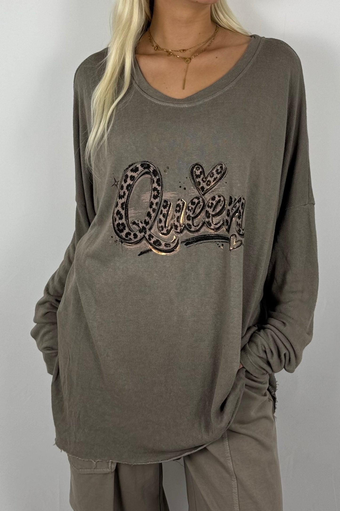 Damen Longshirt „Queen“ – Oversize mit Frontprint-Mud