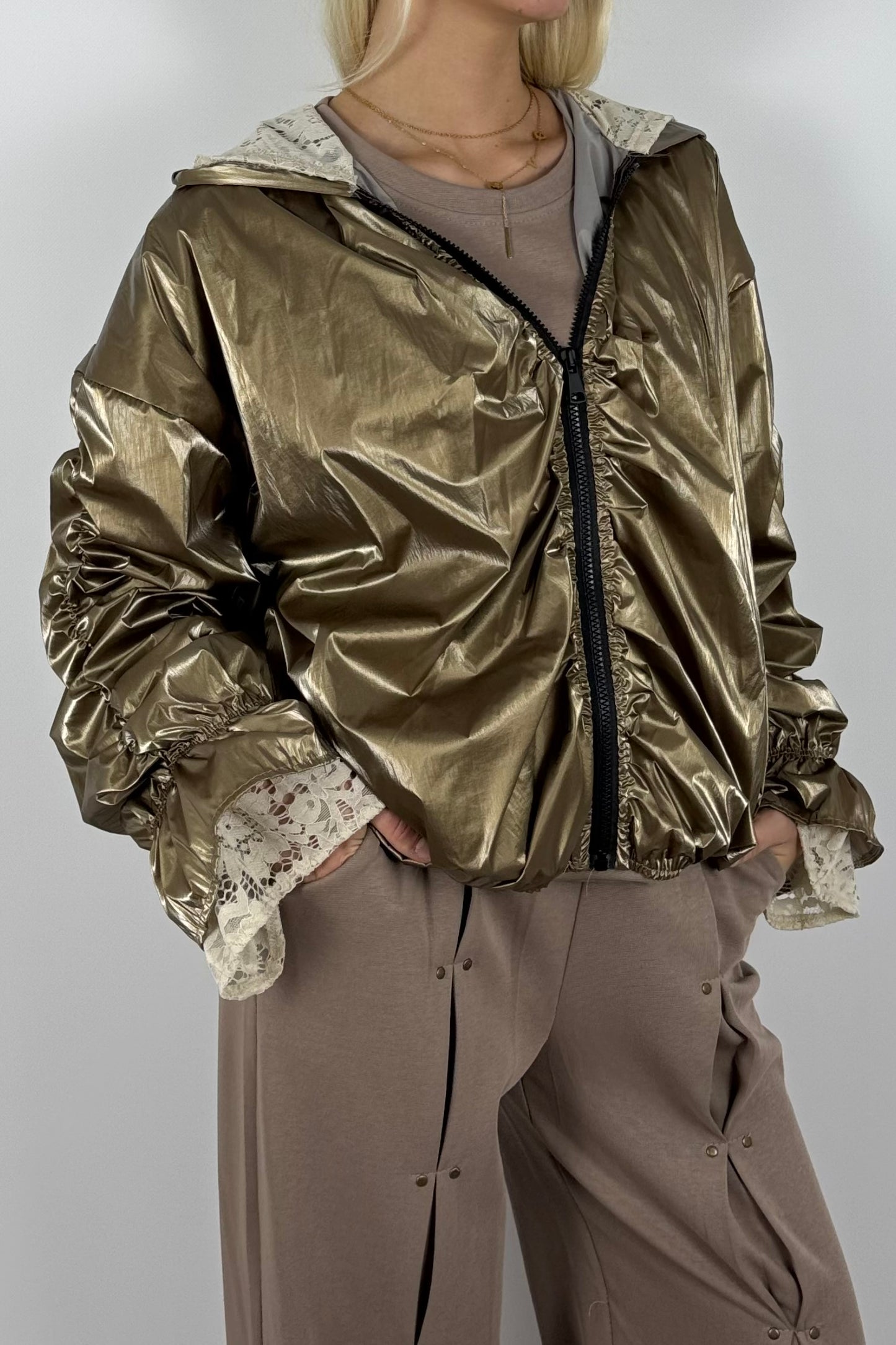 Damen Glanz-Jacke mit Kapuze – Metallic Look - gold