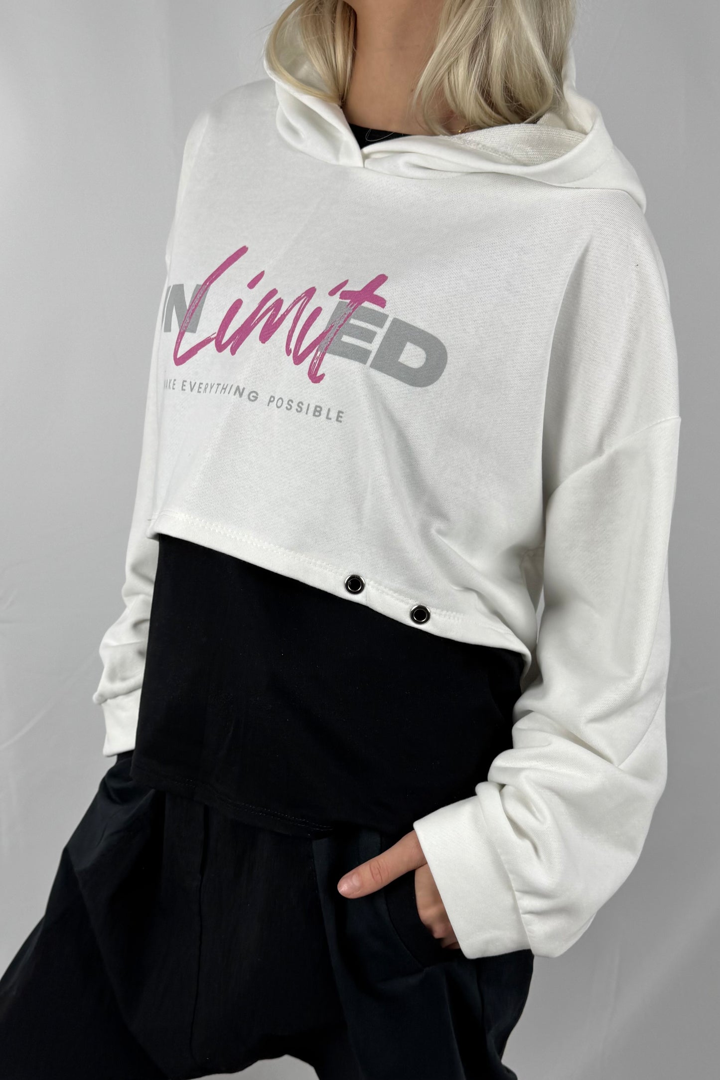 Cropped Hoodie „Unlimited – Make Everything Possible“-Weiß