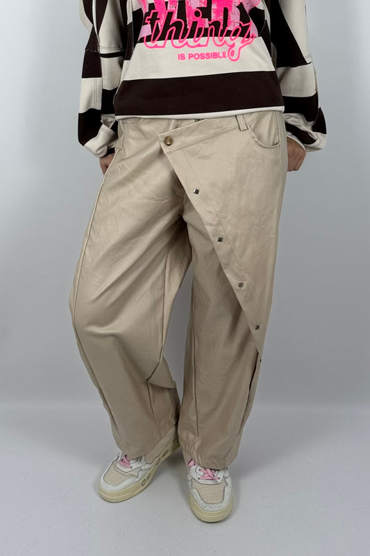 Damen Lederlook-Hose mit asymmetrischem Detail – Beige