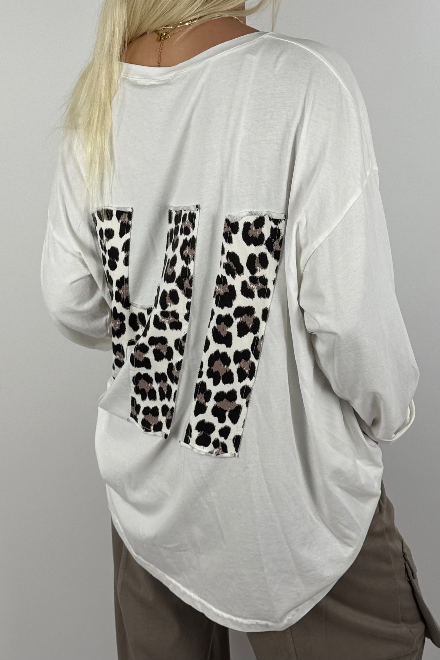 Oversize Longshirt mit Leo-Detail –Weiß