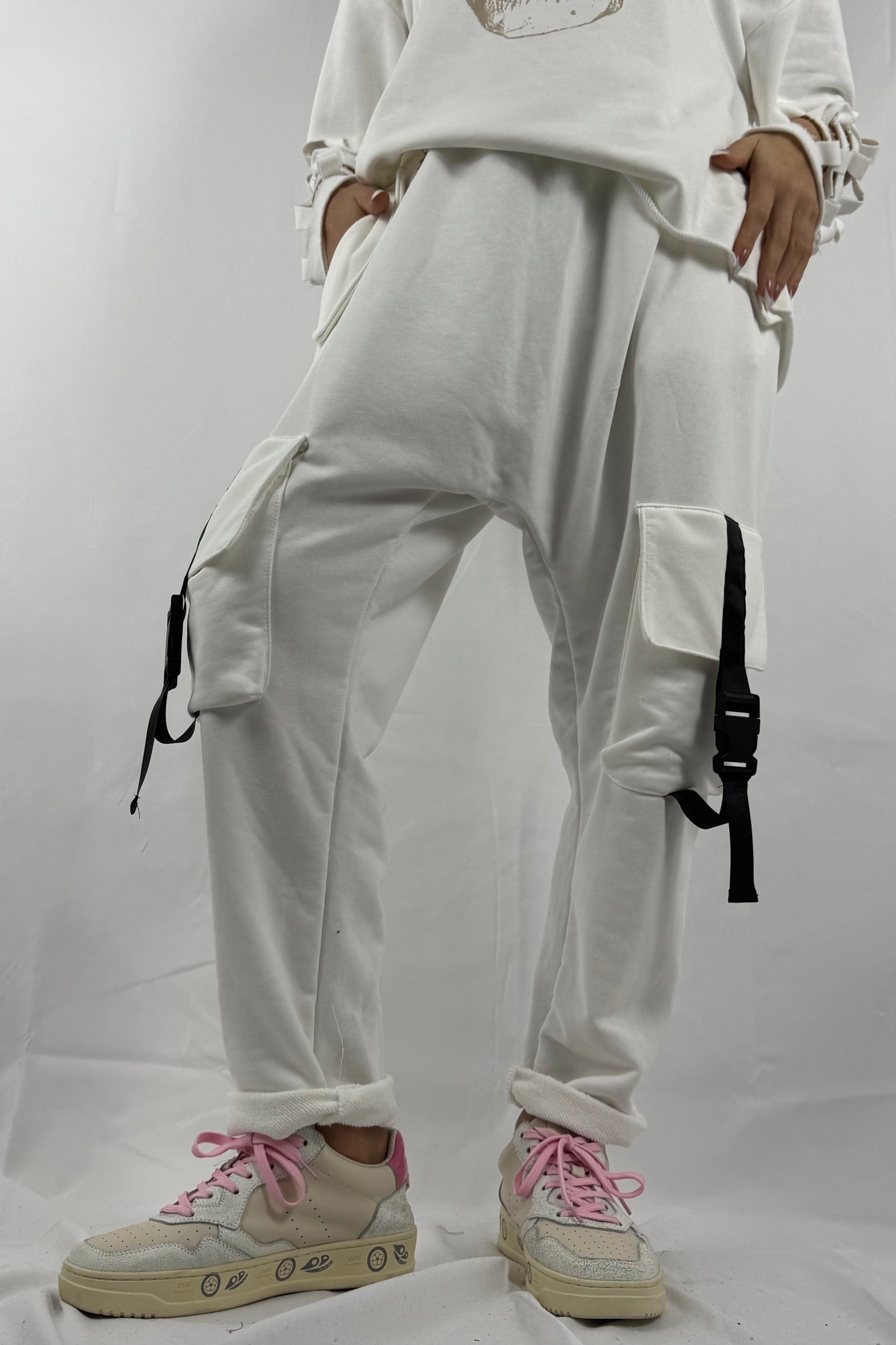 Cargo Jogpants mit Kette & Taschen –Weiß