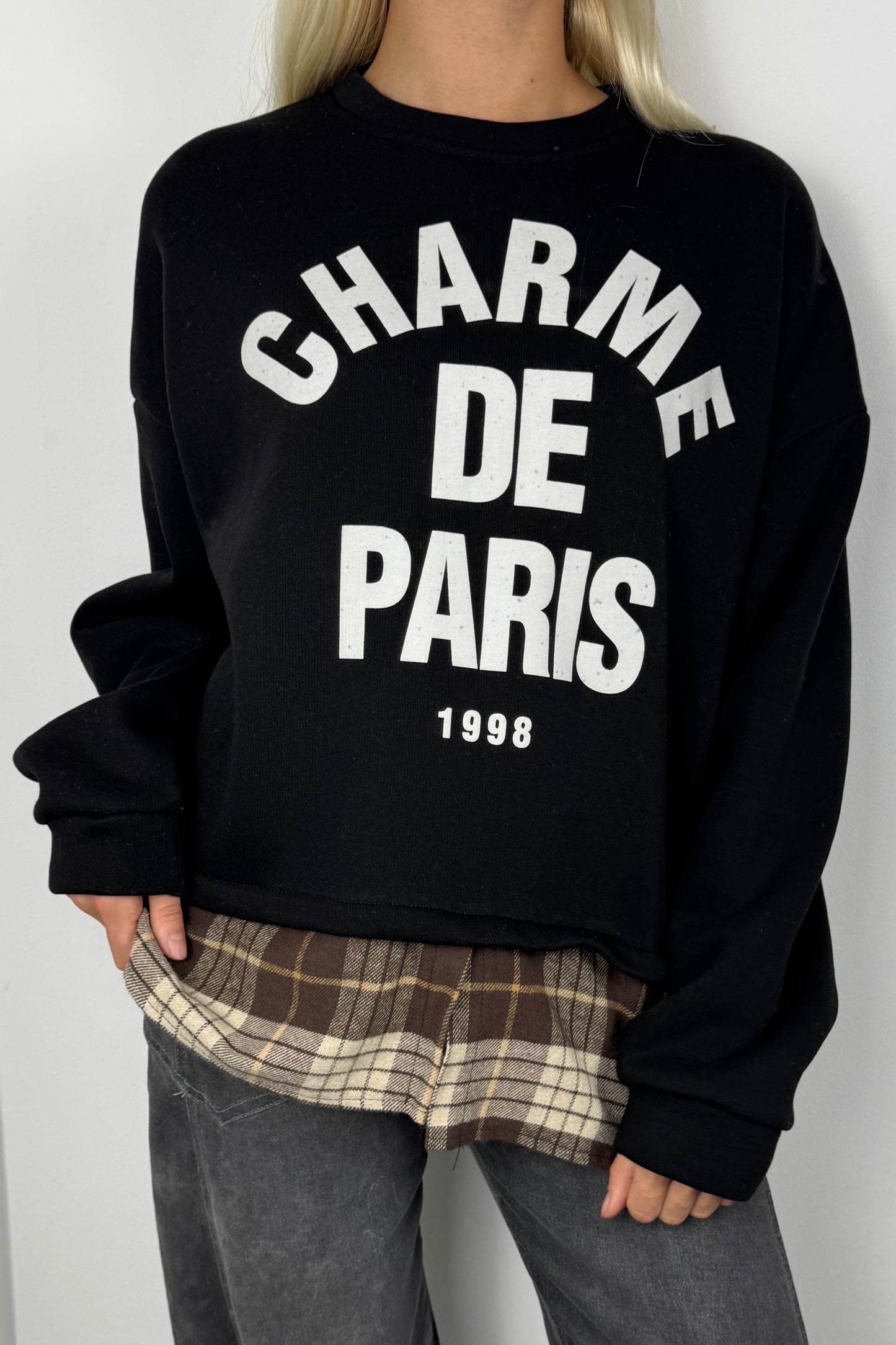 Sweatshirt mit „Charme de Paris“ Print und Karodetail-Schwarz