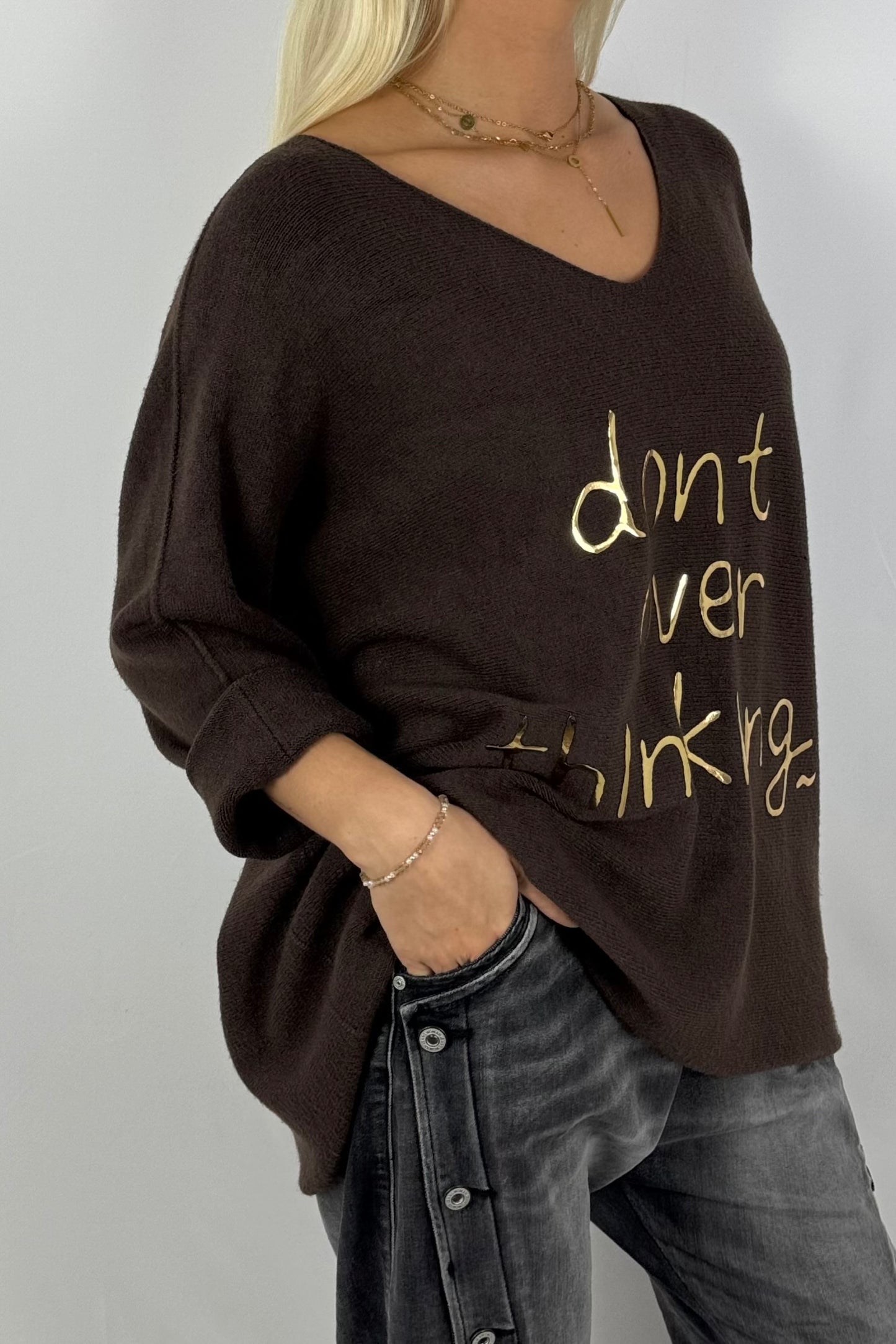 Damen Feinstrick-Pullover „Don’t Over Thinking“ – Schoko