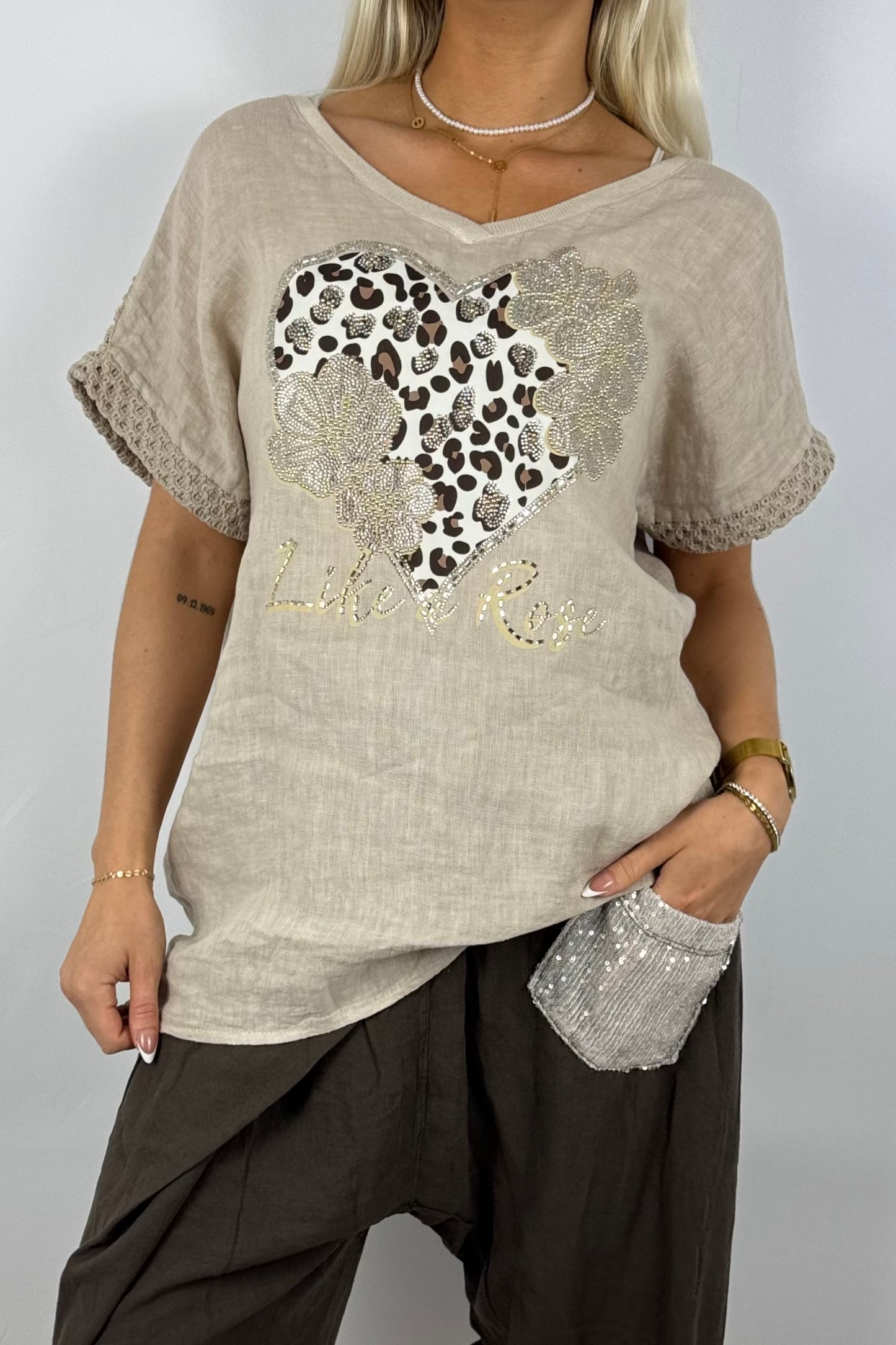 Leinen-Shirt mit Herzmotiv und Strass-Beige