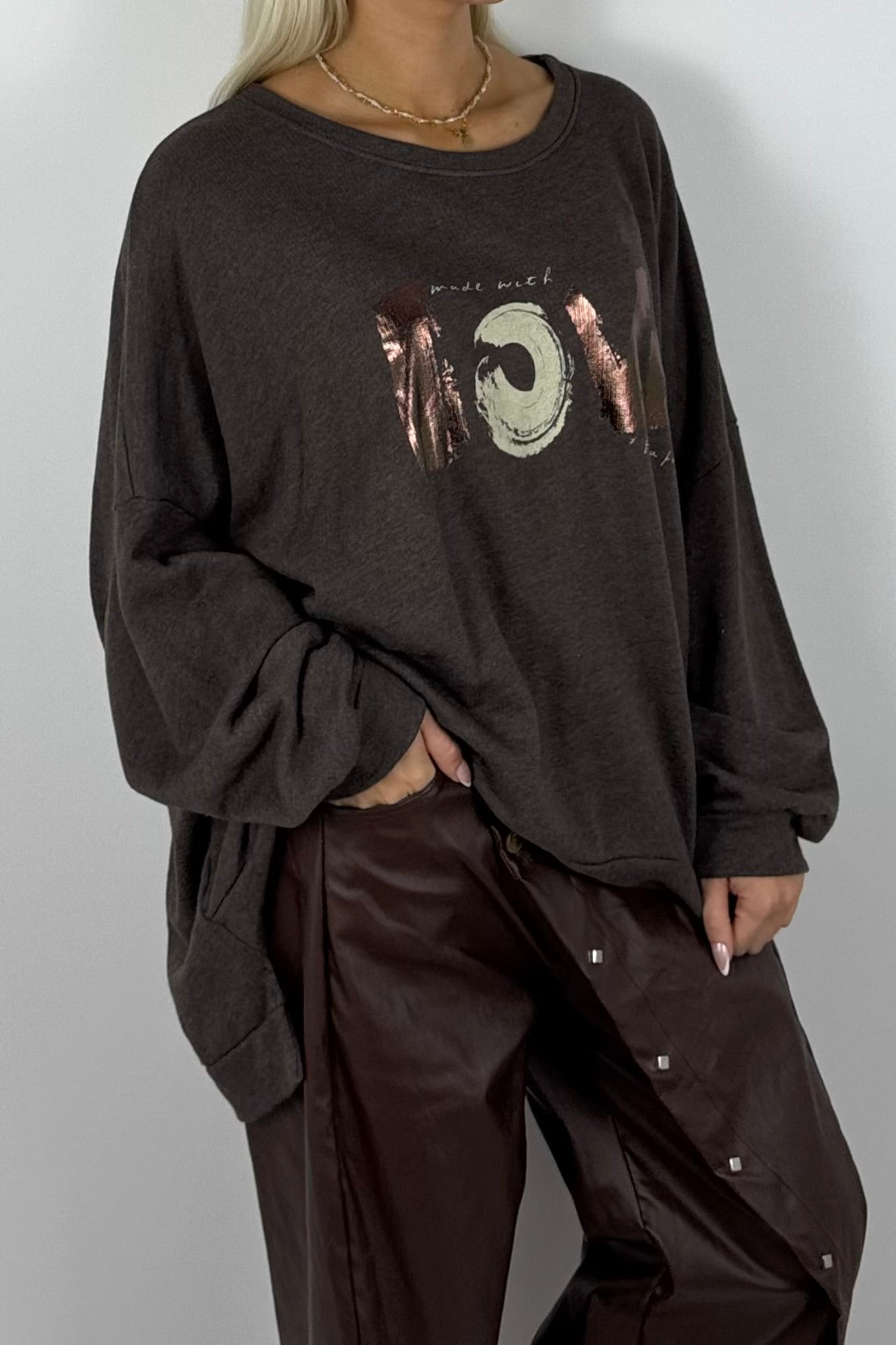 Damen Oversize Sweatshirt „LOVE“ – Schoko