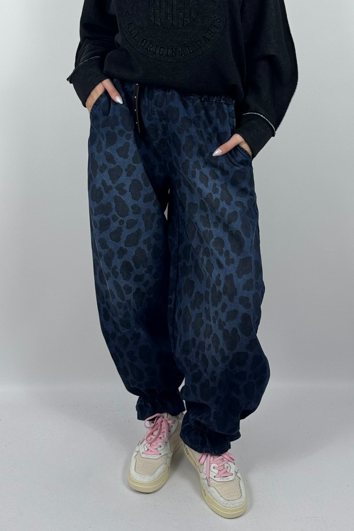 Modische Damen Balloonhose mit Leo-Muster & Gürtel –Jeans
