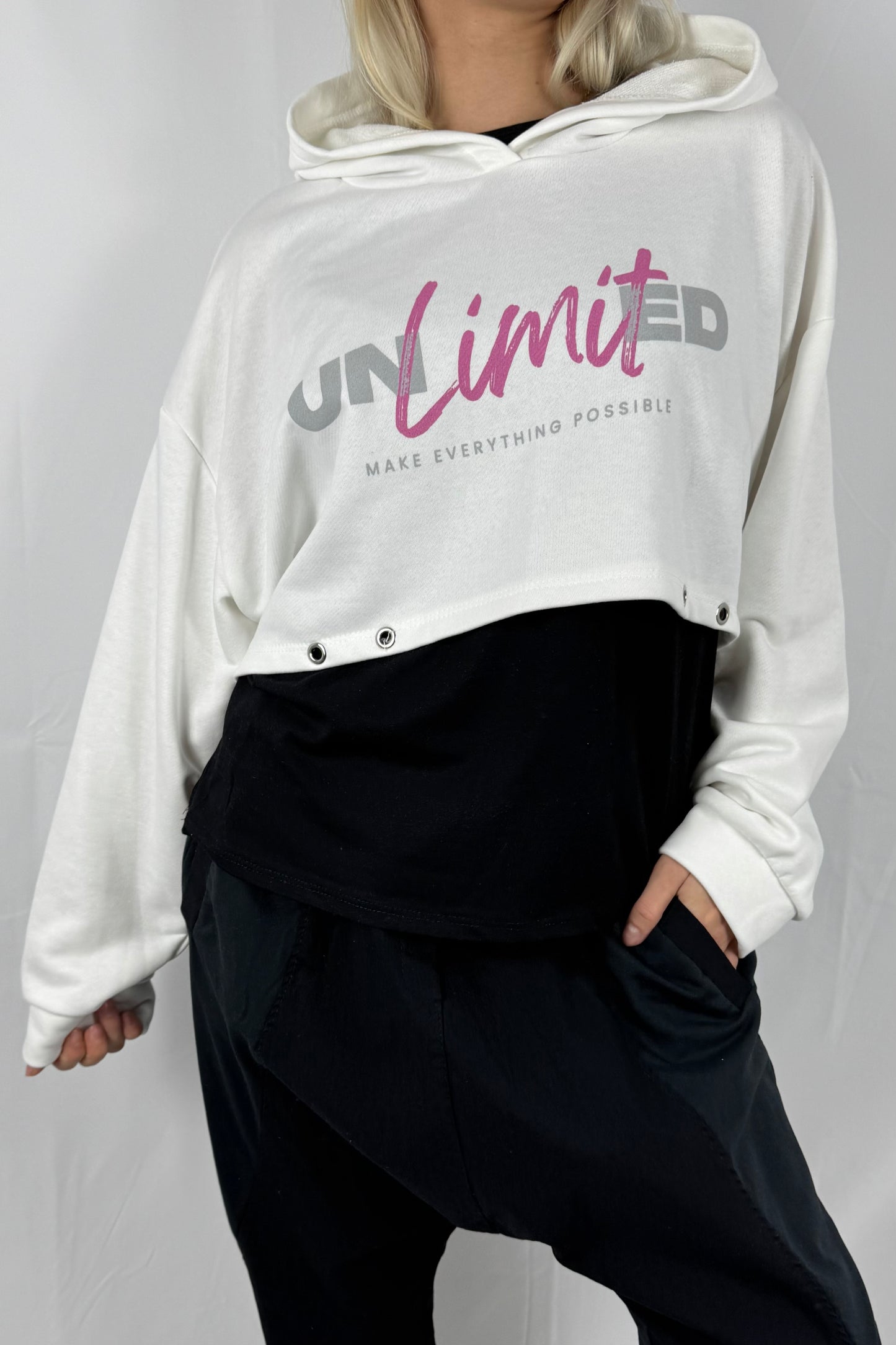 Cropped Hoodie „Unlimited – Make Everything Possible“-Weiß
