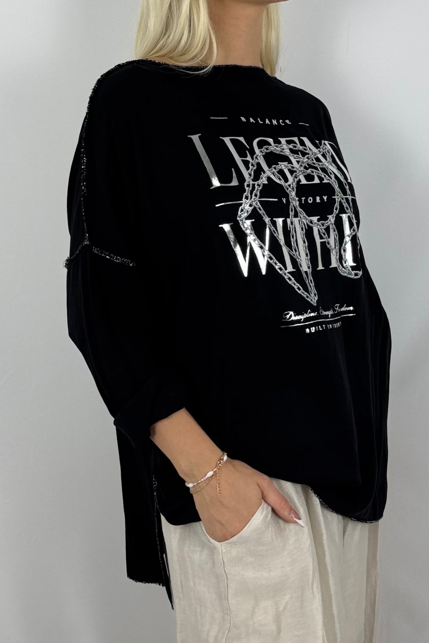 Oversize-Shirt mit Frontprint und Kettendetail-Schwarz