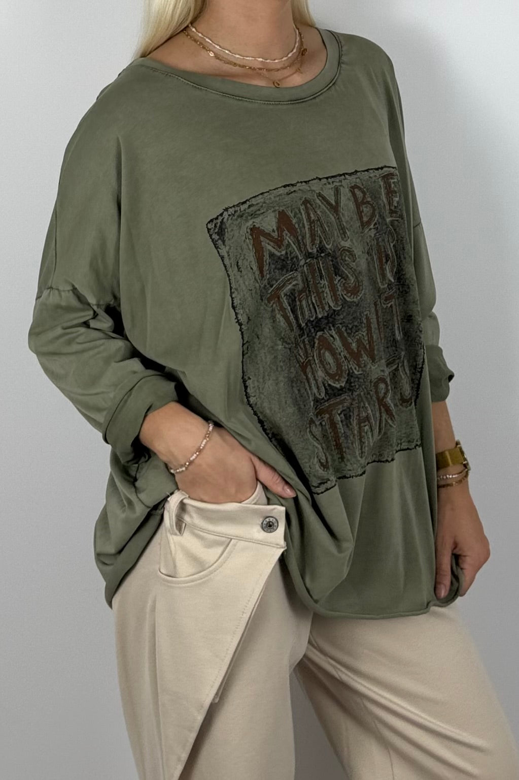 Damen Oversize Shirt „Maybe This Is How It Starts“ – Khaki
