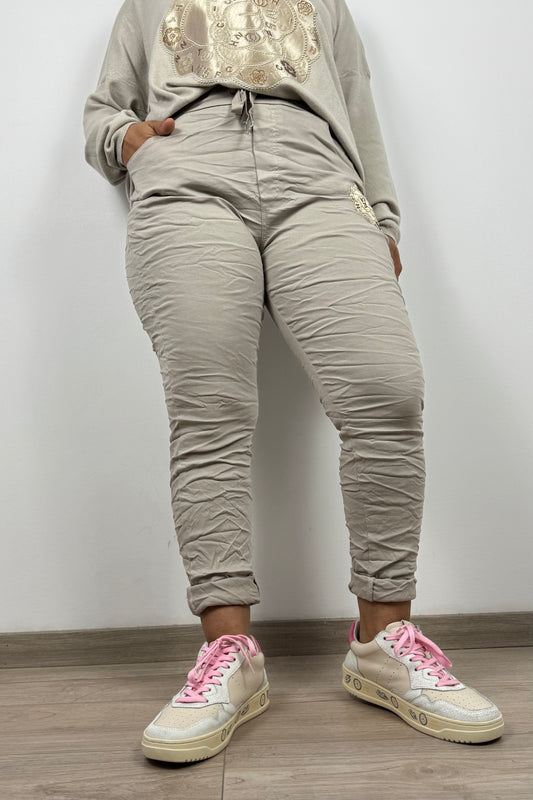 Stretchhose mit floraler Applikation und Strassdetails