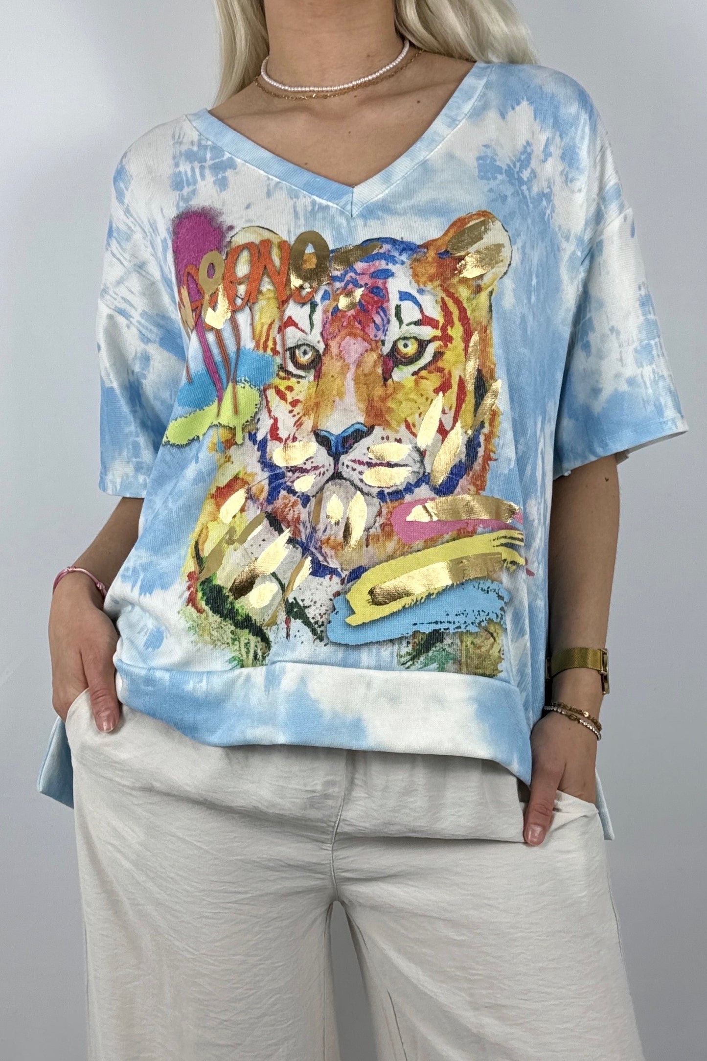 Oversize Damen Shirt mit Tiger Print und V Ausschnitt-Hellblau