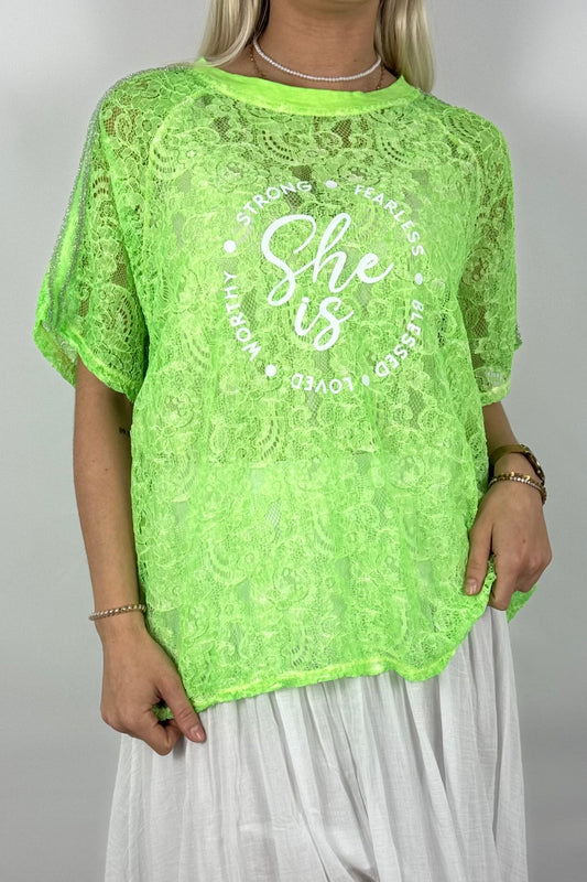 Spitzen-Shirt „She is…“ – Oversize Statement Shirt-Neon grün