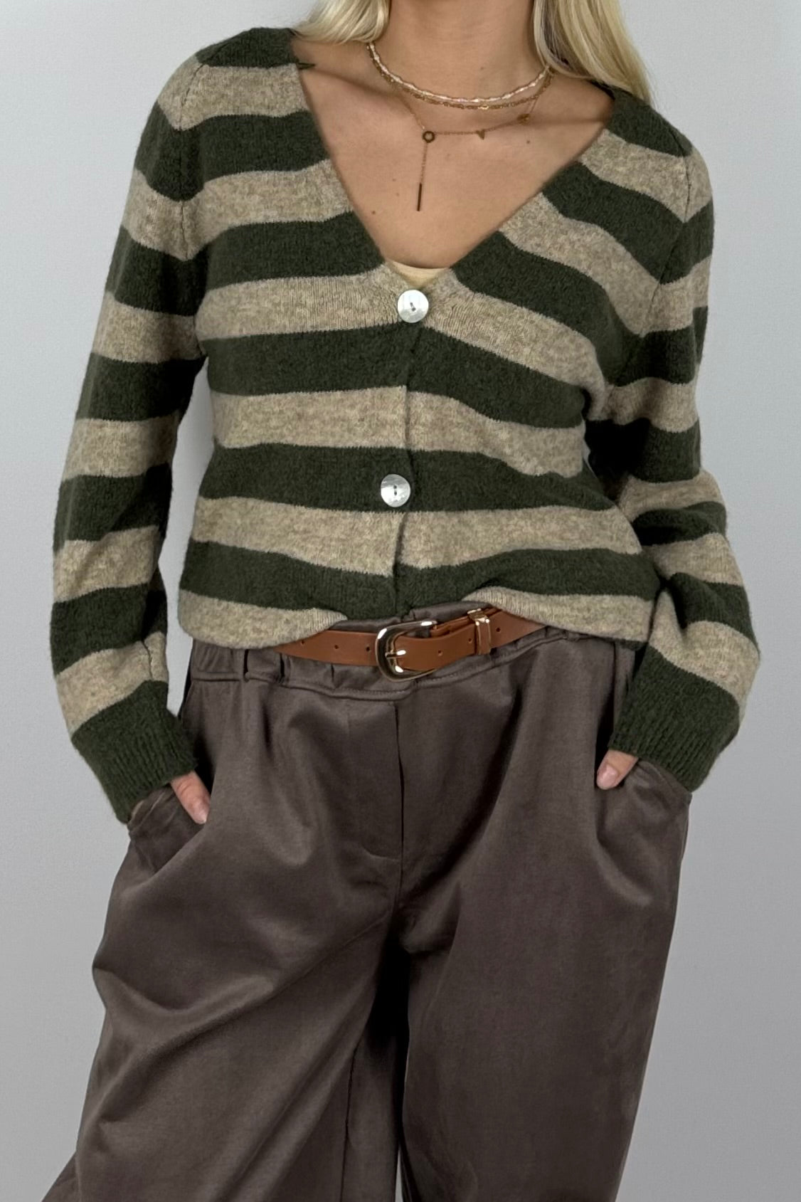 Damen Strickjacke gestreift mit Knöpfen – Khaki
