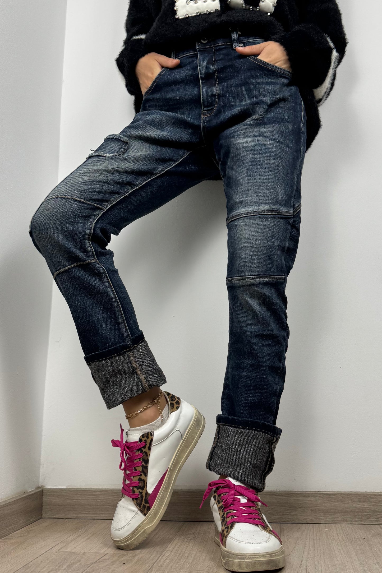 Damen Jeans mit modischen Details