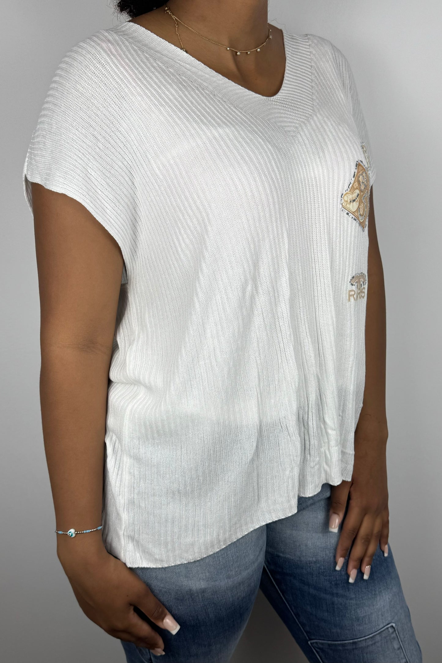 Rippstrick-Shirt mit Glitzerapplikationen und V-Ausschnitt