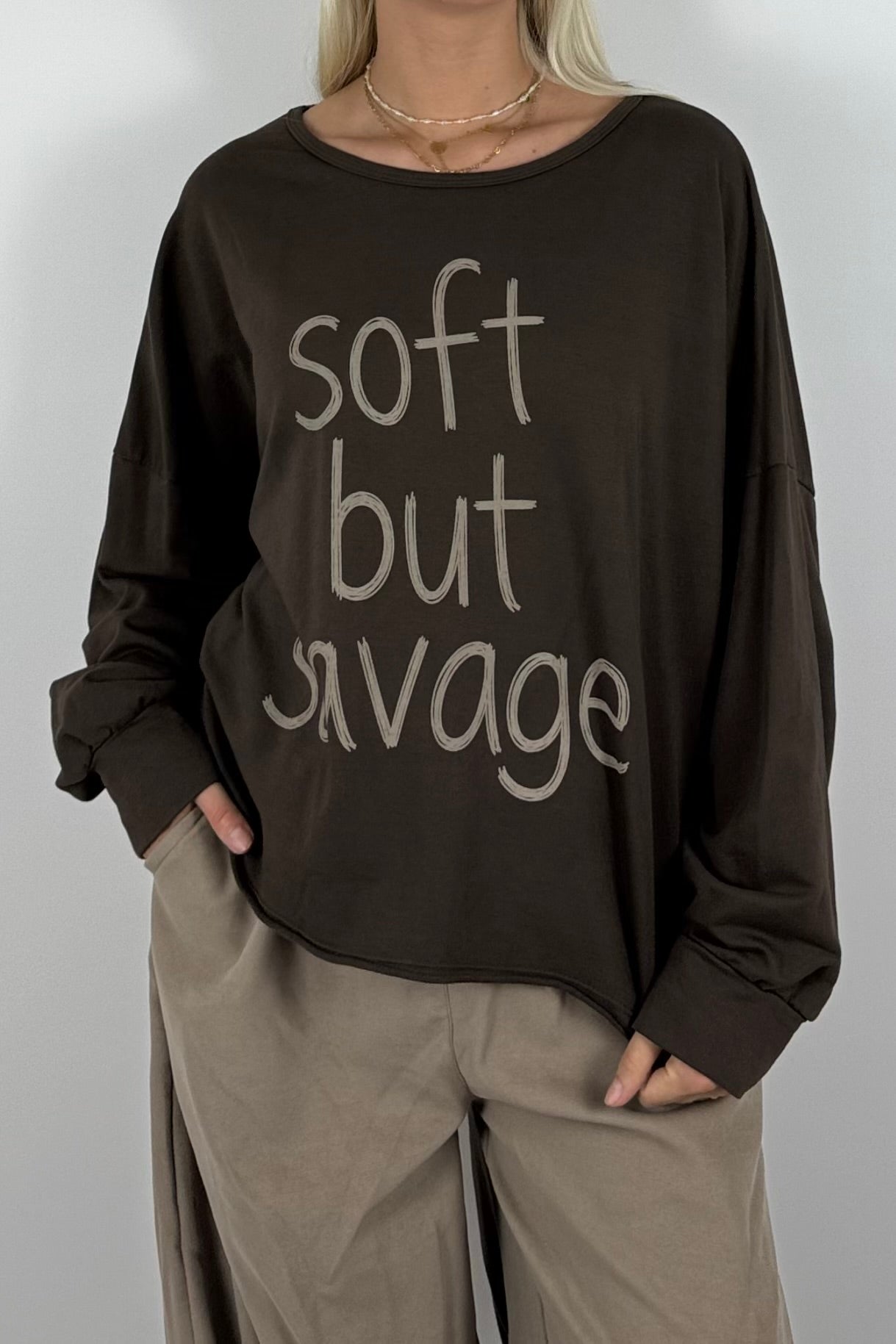 Oversize Shirt „Soft but Savage“ –Schoko