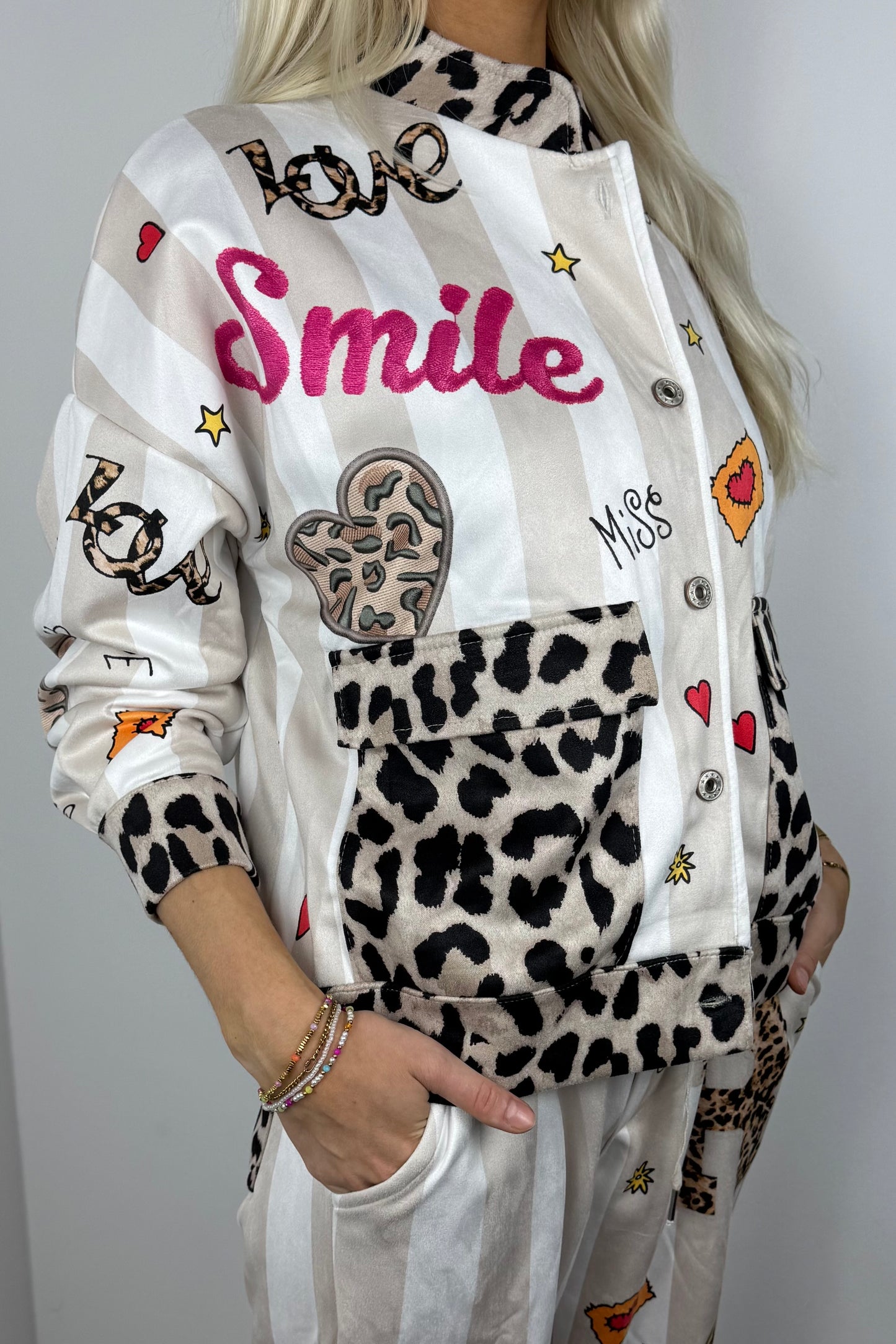 Trendige Statement-Jacke mit Muster und Prints