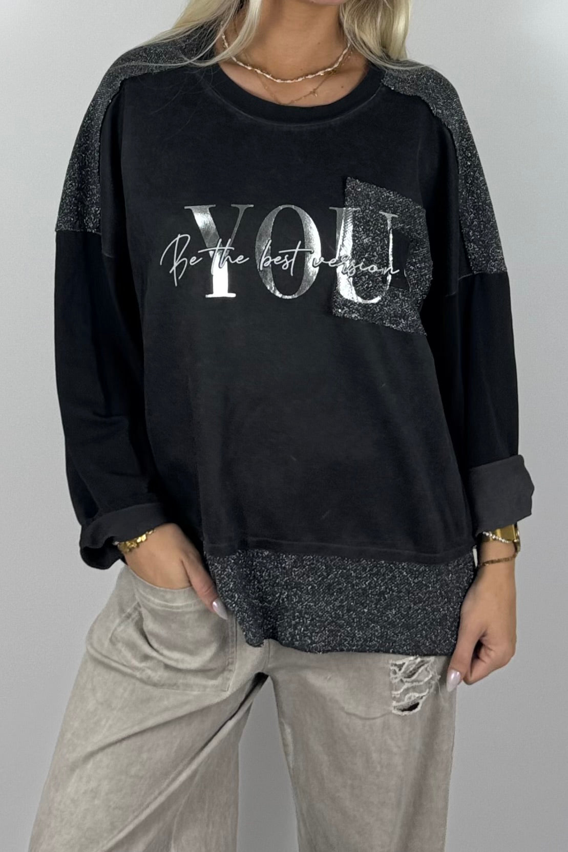 Oversize Damen Sweatshirt mit Glitzer-Details & Schriftzug – grau