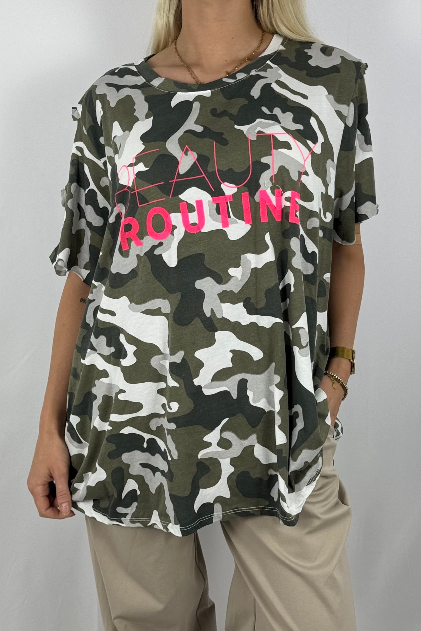 Beauty Routine Shirt – Camouflage -Weiß
