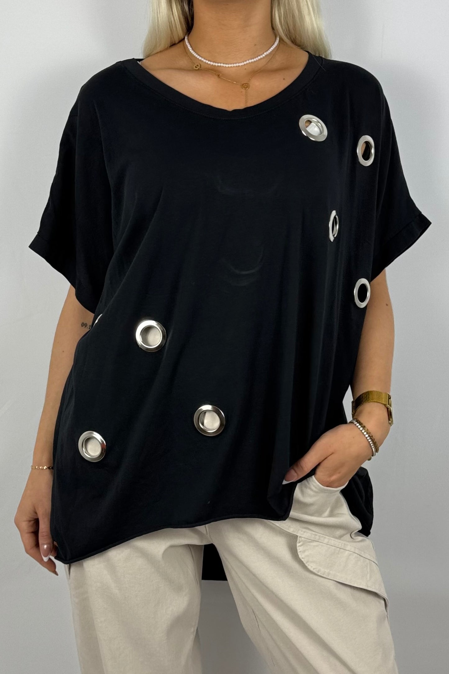 Oversize-Shirt mit dekorativen Metallösen-Schwarz