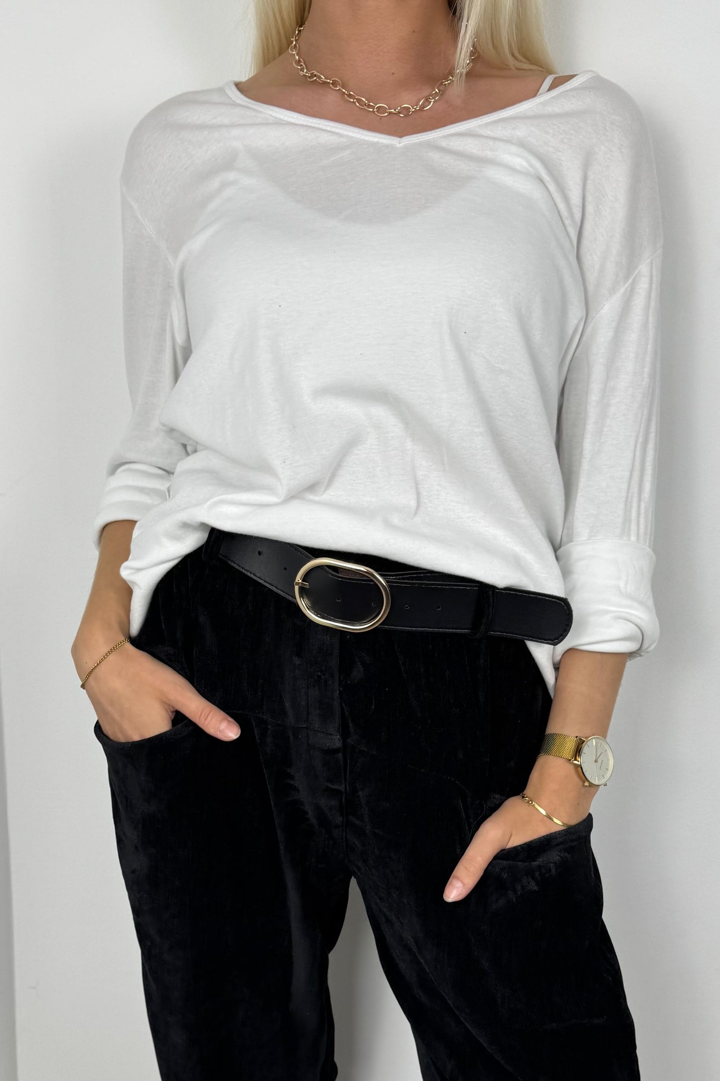 Damen Shirt mit V-Ausschnitt und gekrempelten Ärmeln