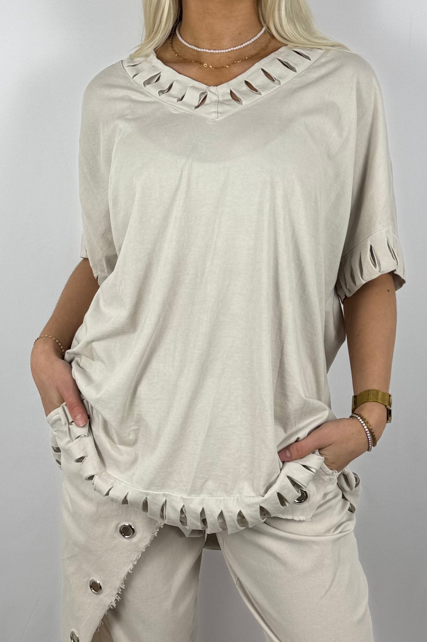 Oversize-Shirt mit Cut-Out-Details und V-Ausschnitt-Beige