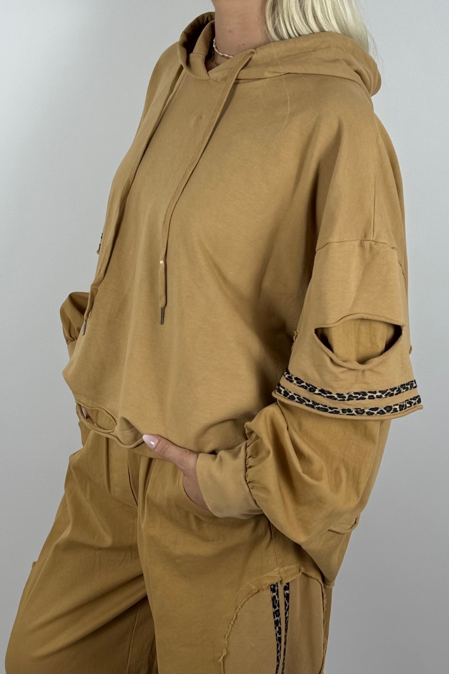 Oversize Hoodie mit Leo-Details-Kamel