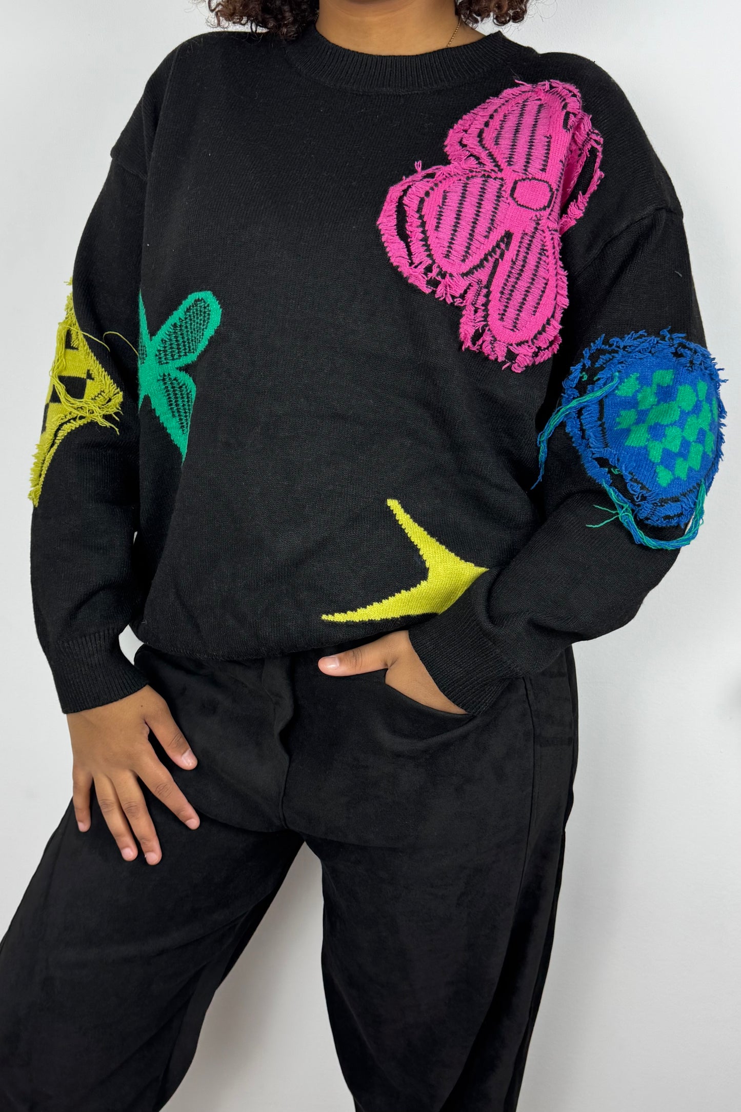 Strickpullover mit bunten Blumen-Details –Schwarz