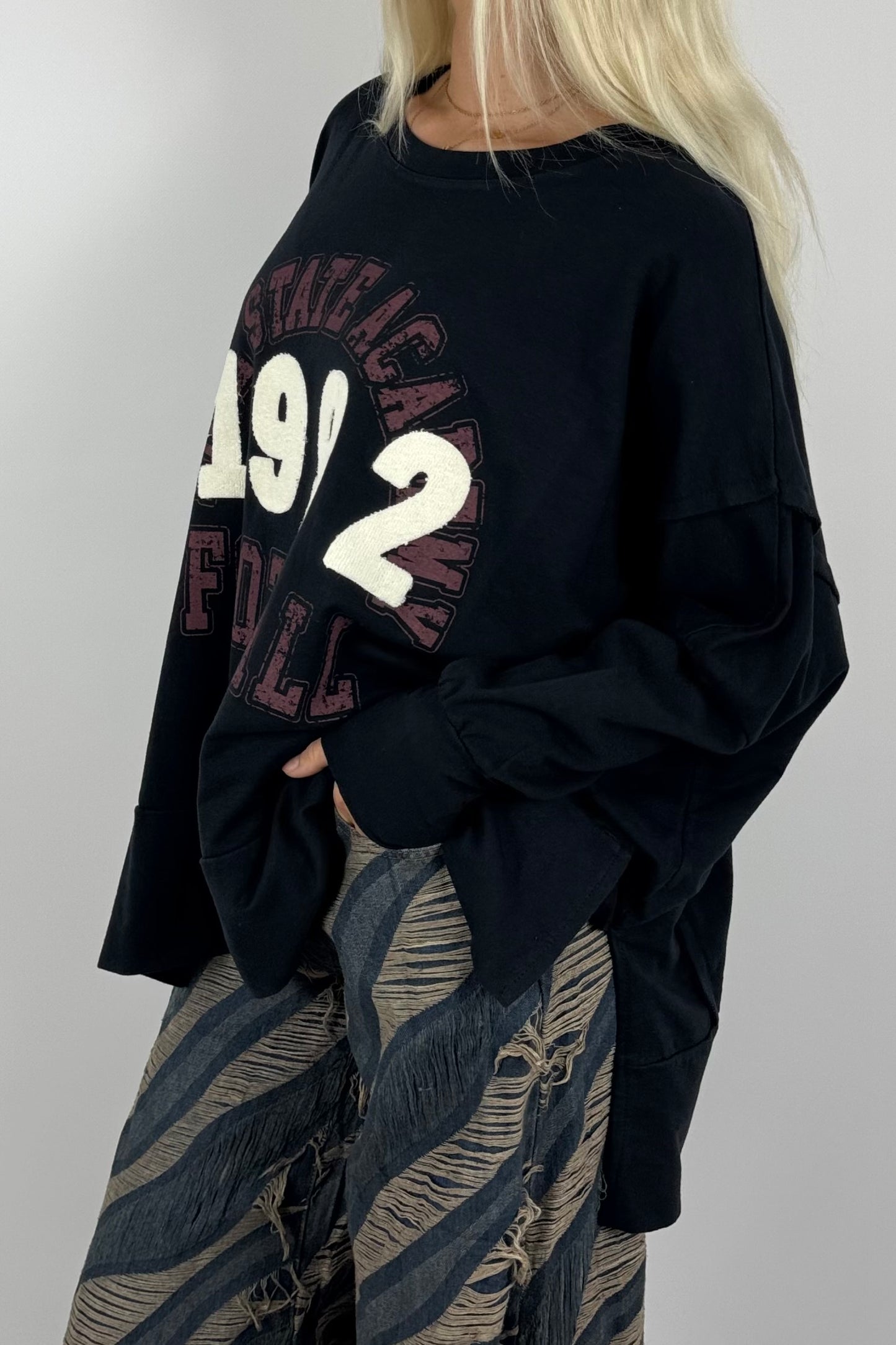 Damen Oversize Sweatshirt „1992 Football“ – College Style-Schwarz