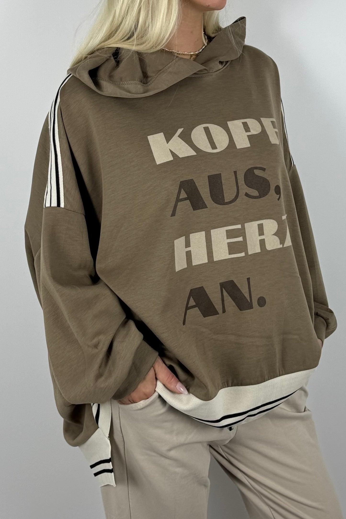Oversize Hoodie „Kopf aus, Herz an“-Mud