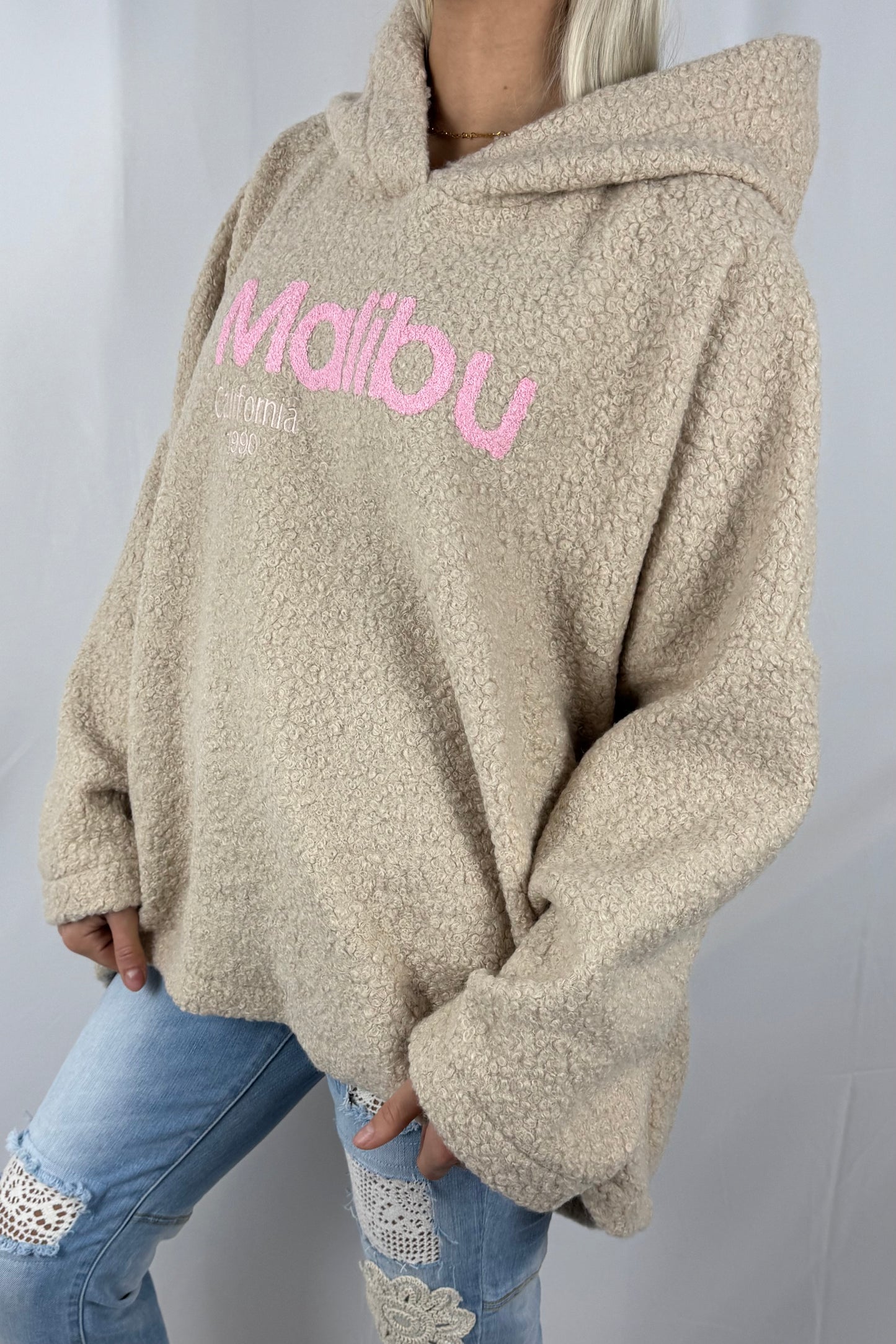 Hoodie „Malibu California 1990“ – Oversize Teddy-Beige