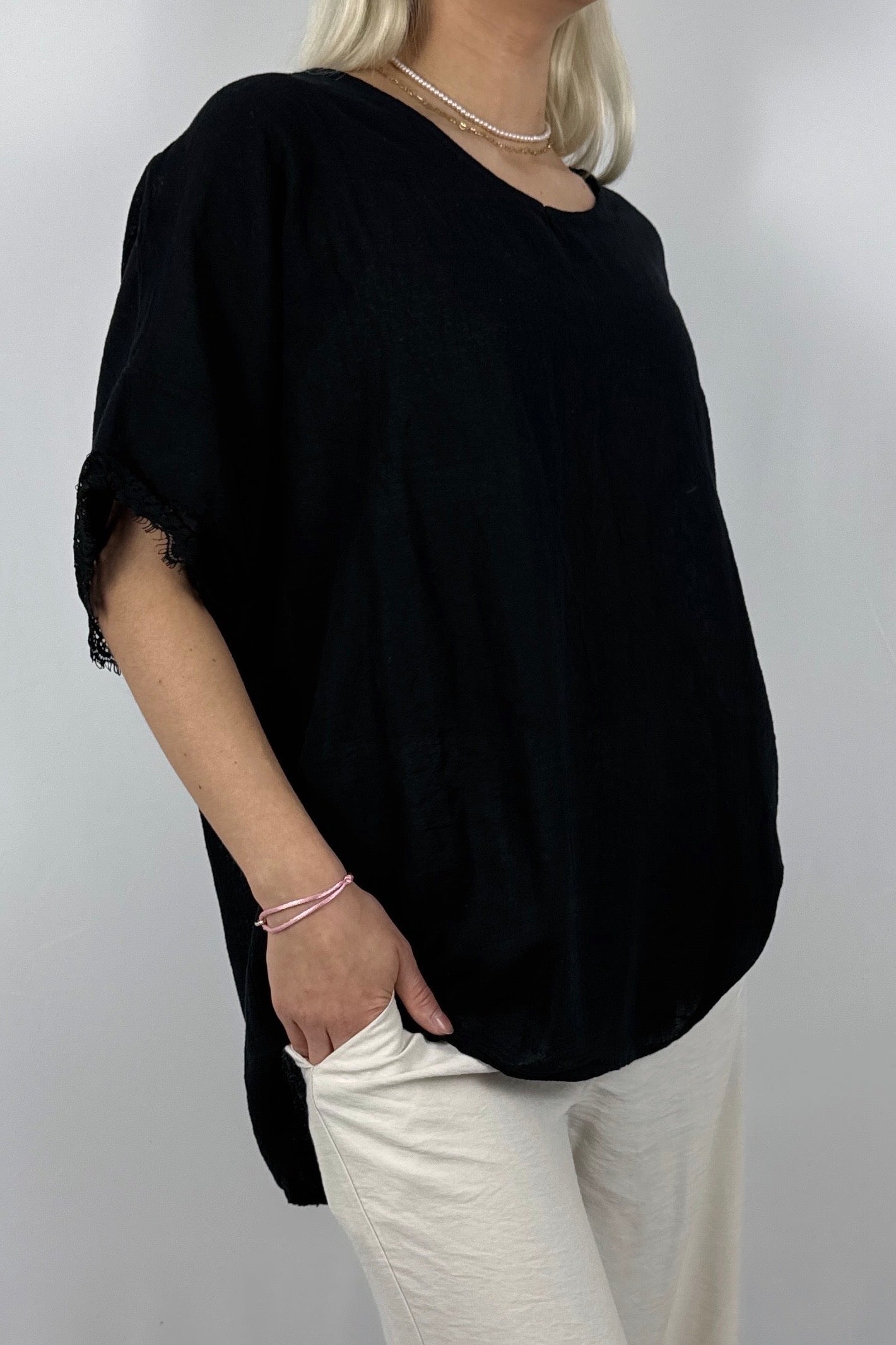 Oversize Damen Shirt mit Spitzen Details und V Ausschnitt-Schwarz