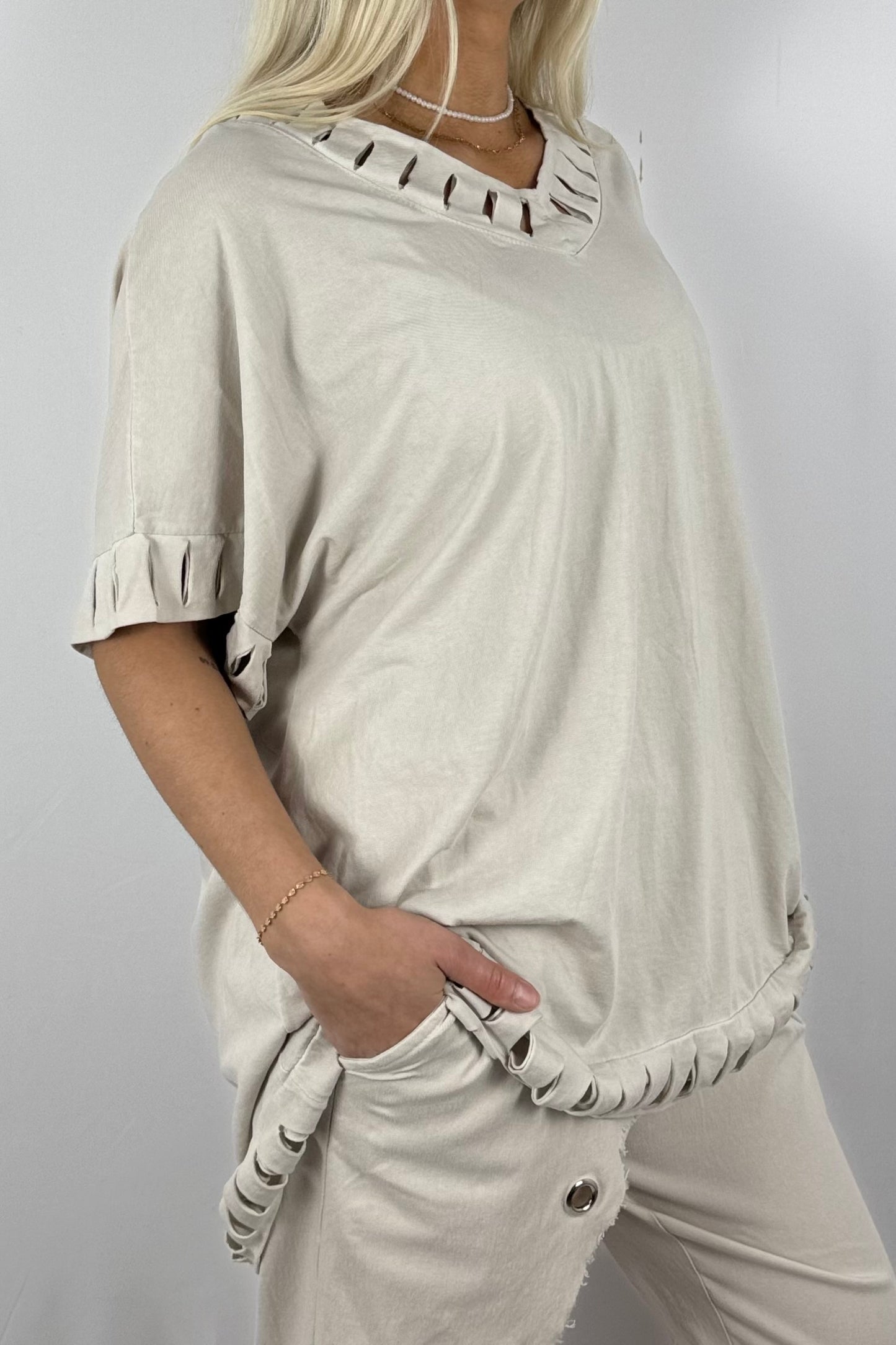 Oversize-Shirt mit Cut-Out-Details und V-Ausschnitt-Beige