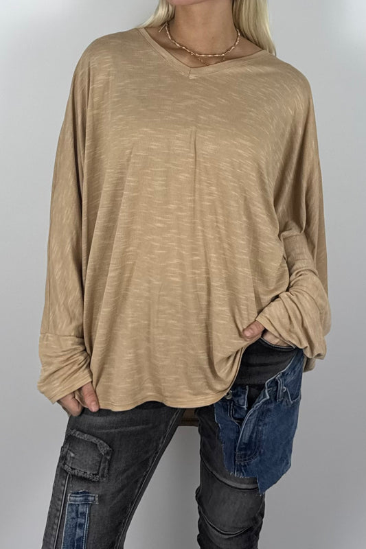 Damen Oversize Shirt mit V-Ausschnitt – Kamel