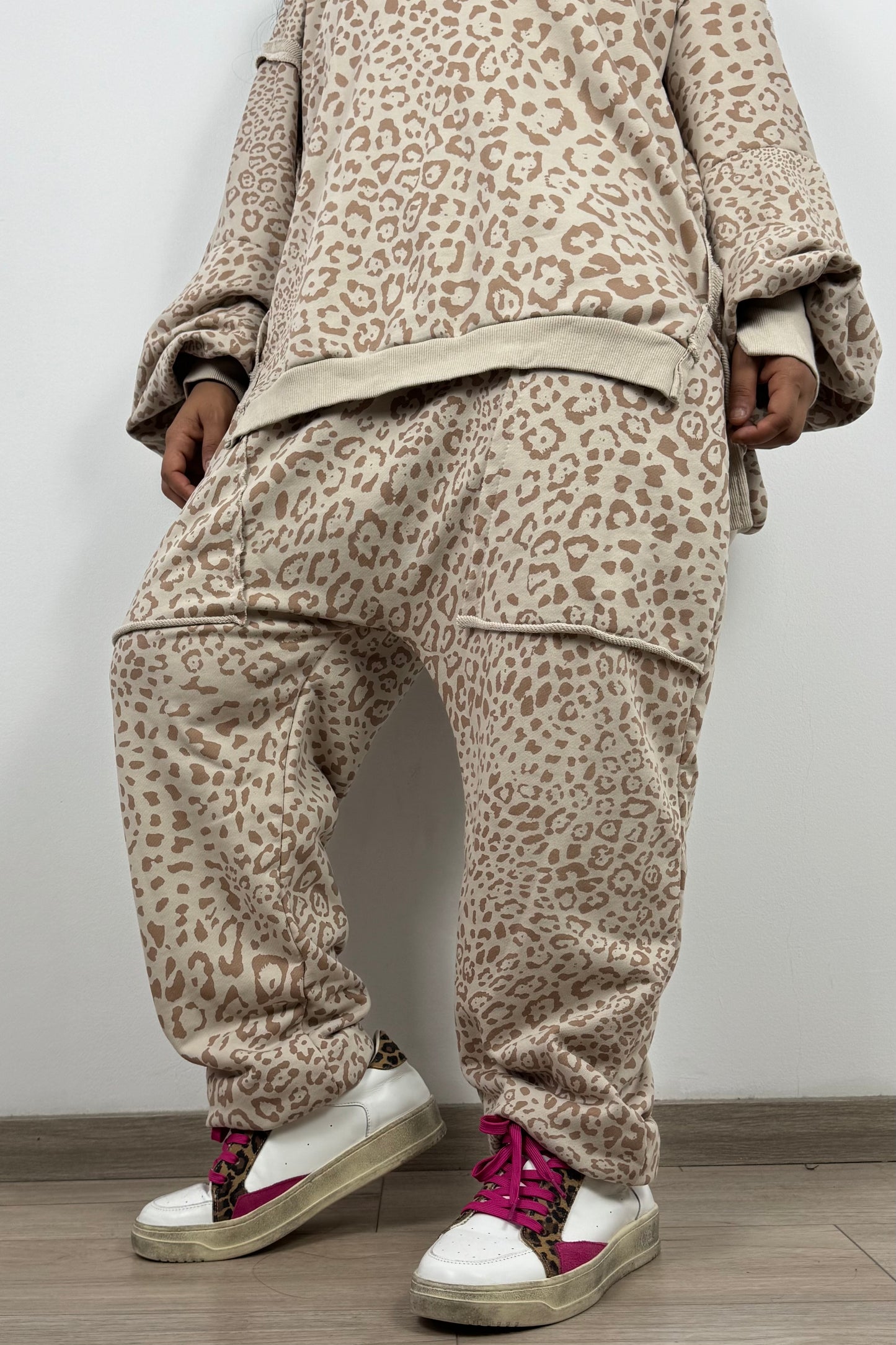 Sweathose mit Animalprint und Tunnelzugbund