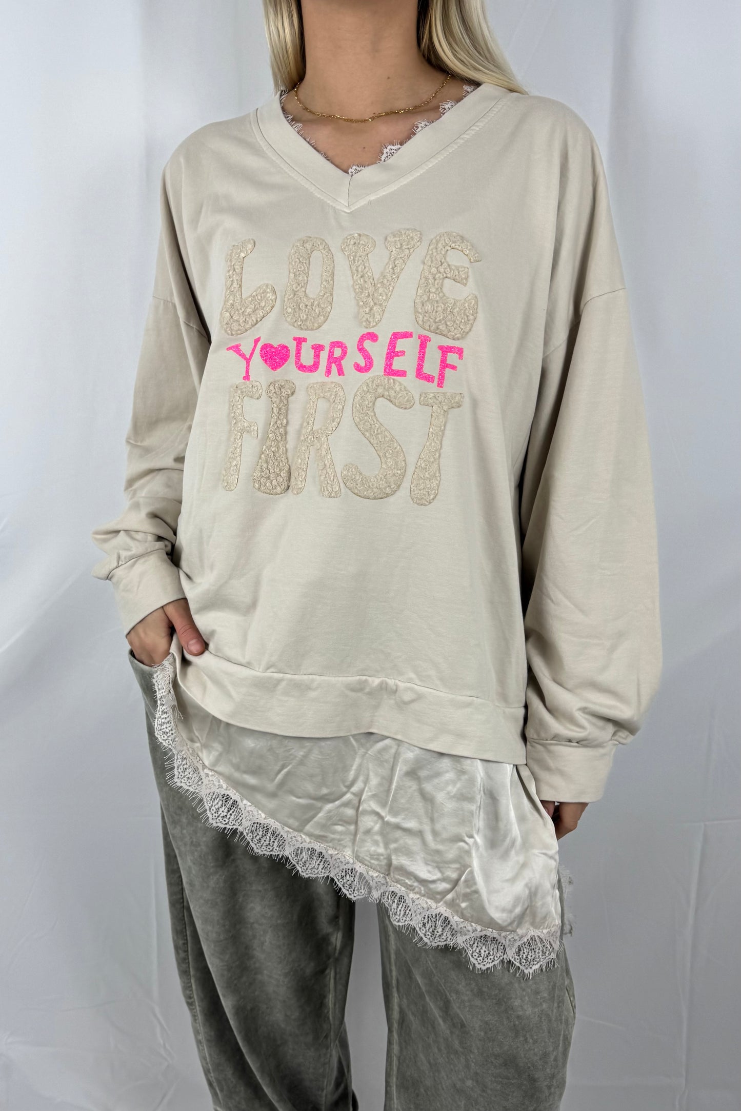 Oversize Shirt „Love Yourself First“-Beige