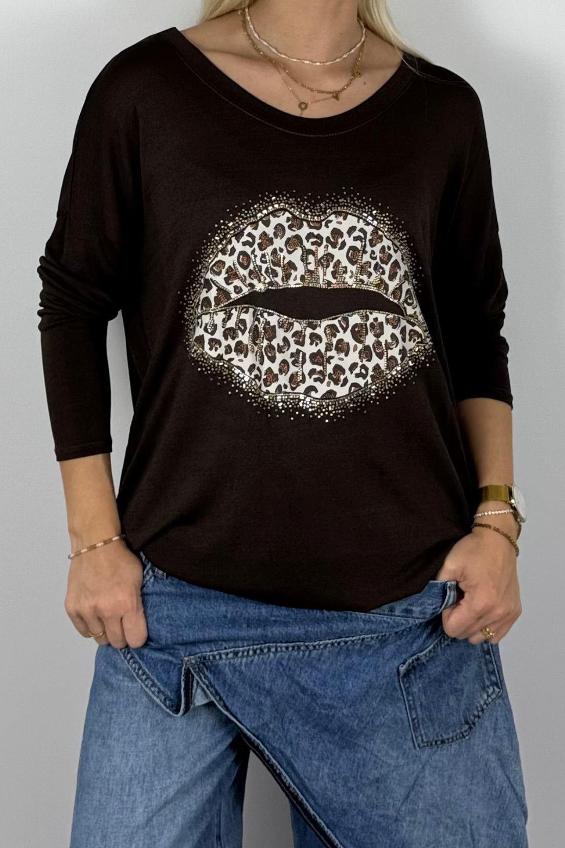 Damen Oversize Shirt mit Leo-Lippen & Glitzer – Schoko