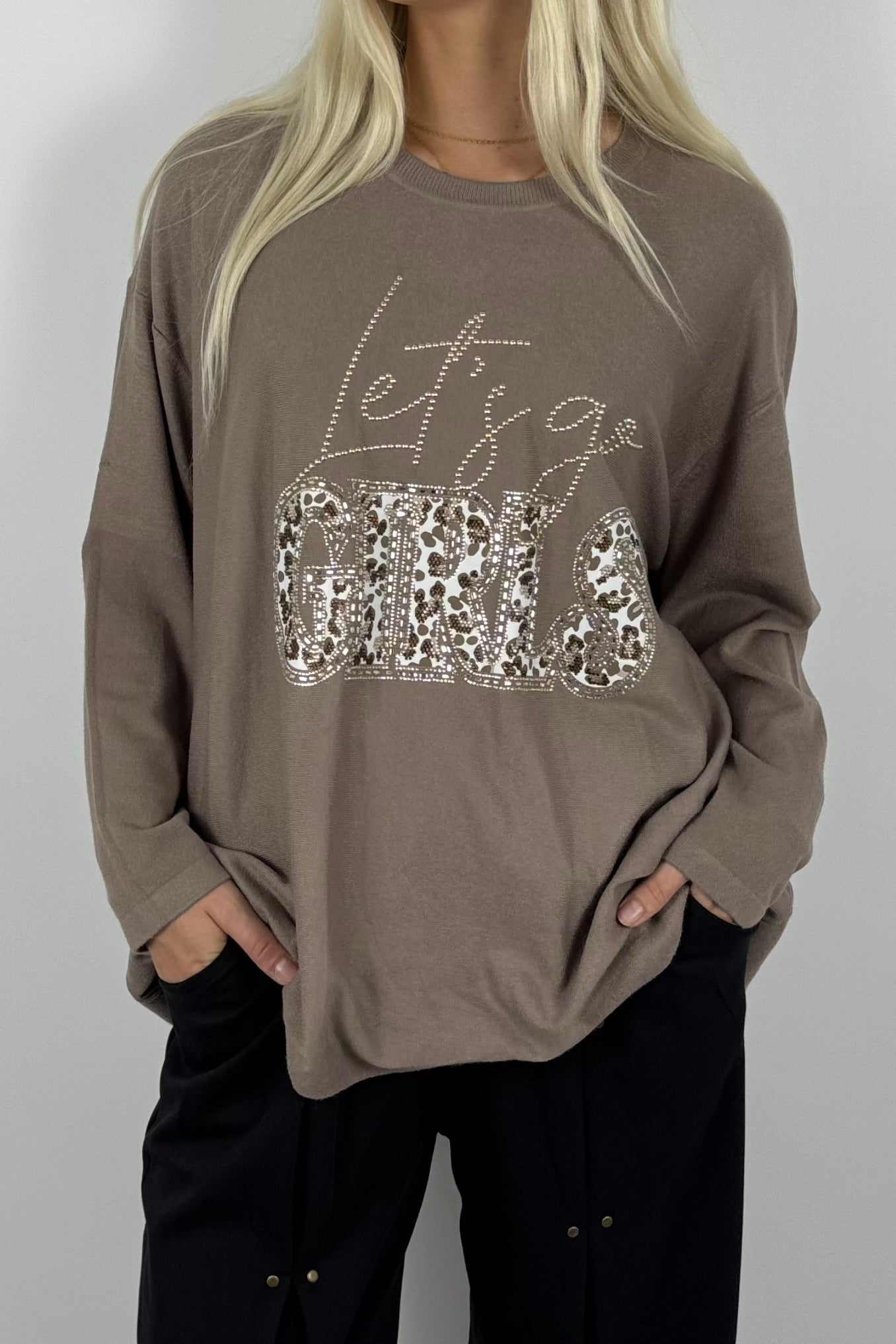Damen Oversize Shirt „Let’s Go Girls“ mit Leo-Print & Glitzersteinen-Mud
