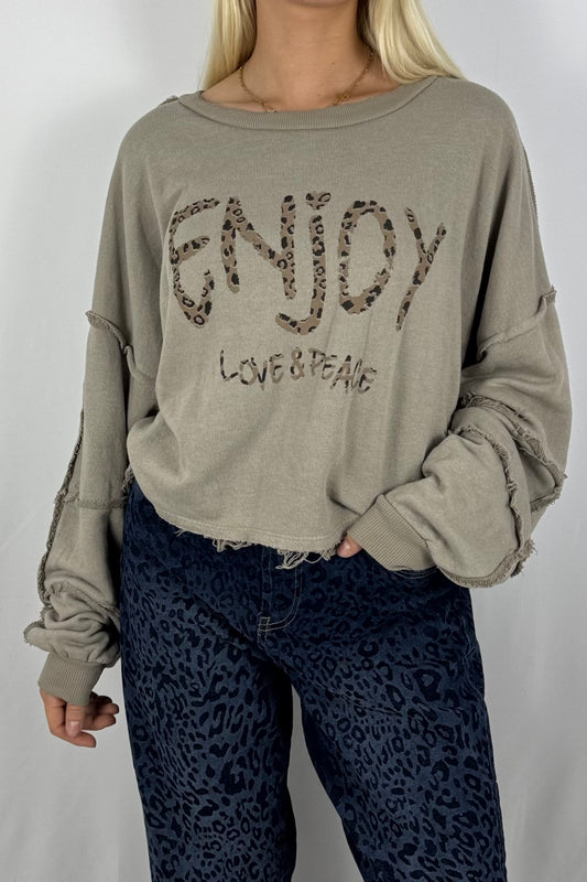 Damen Sweatshirt „ENJOY LOVE & PEACE“ – Leo Print-Mud