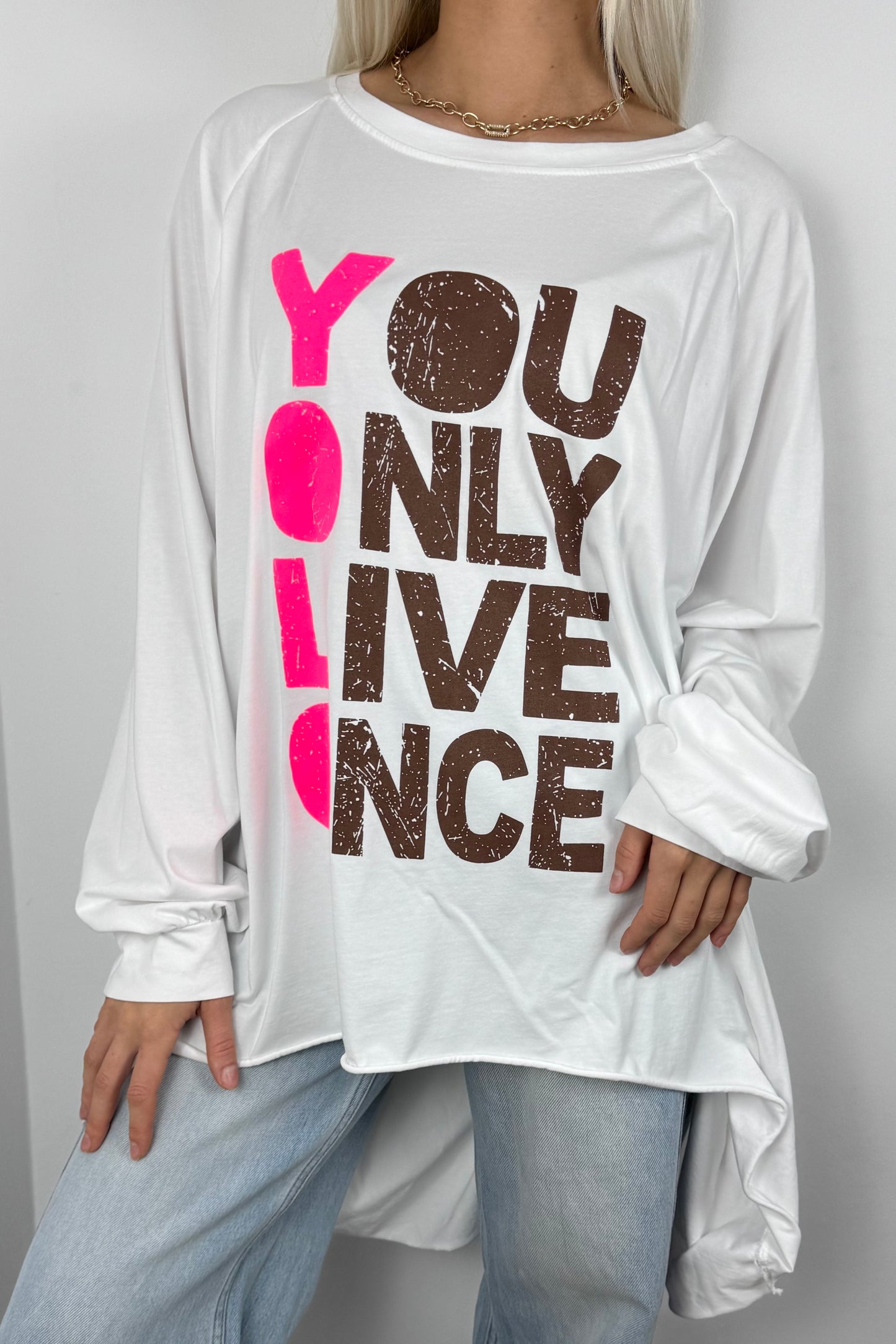 Oversize Shirt „YOLO“ –Weiß