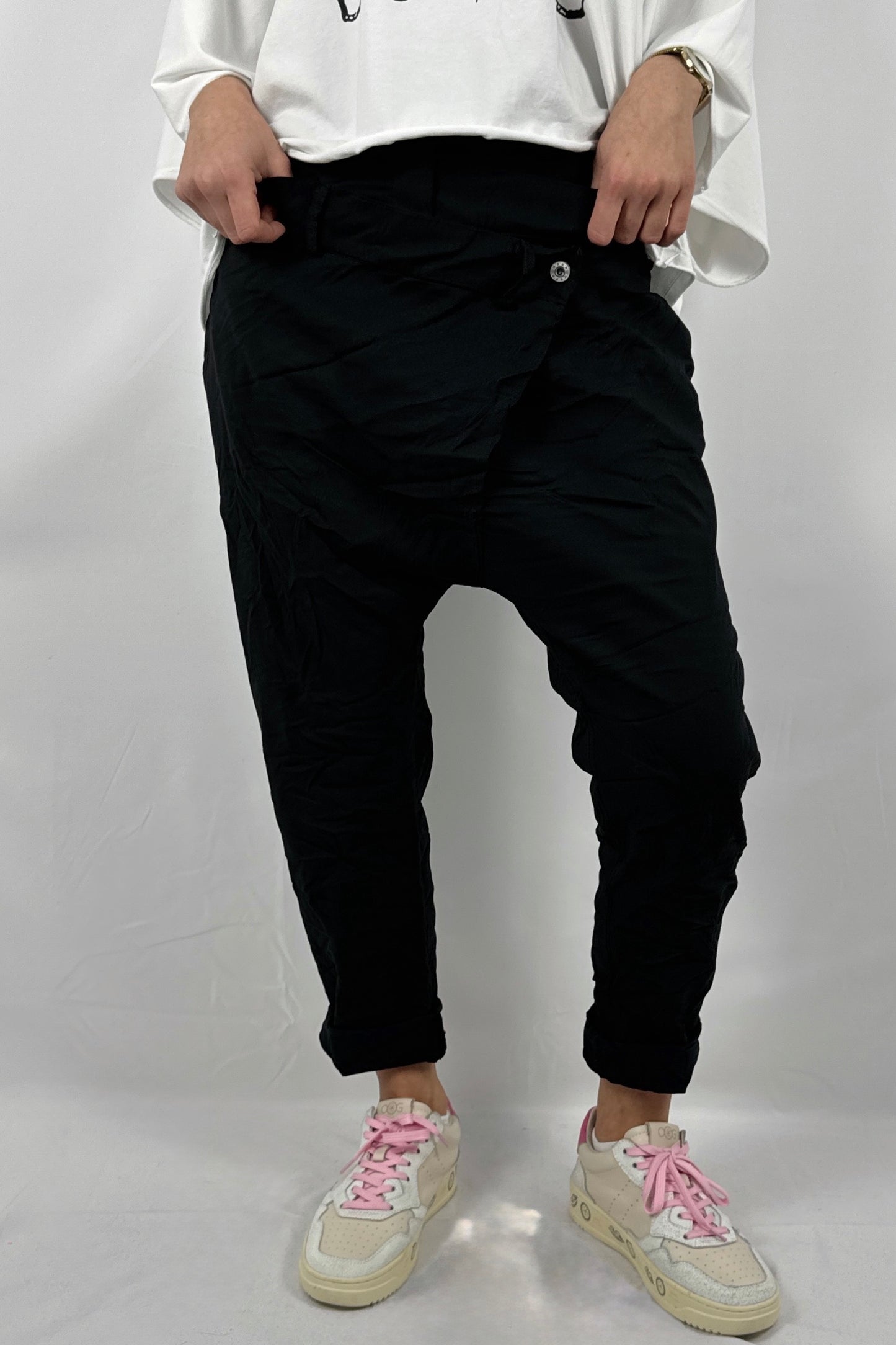 Damen Hose im Baggy Style mit Knopf Detail-Schwarz