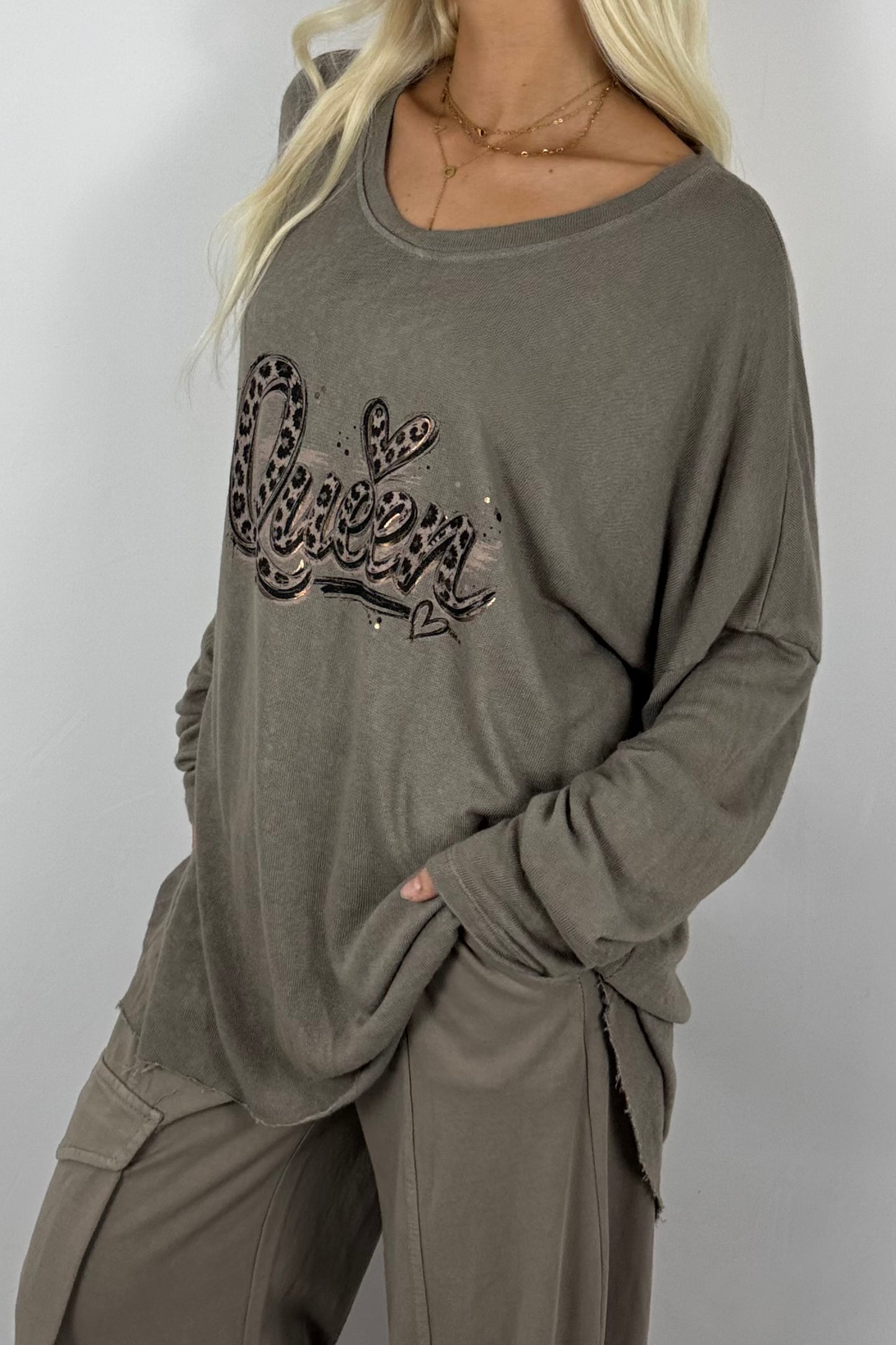 Damen Longshirt „Queen“ – Oversize mit Frontprint-Mud