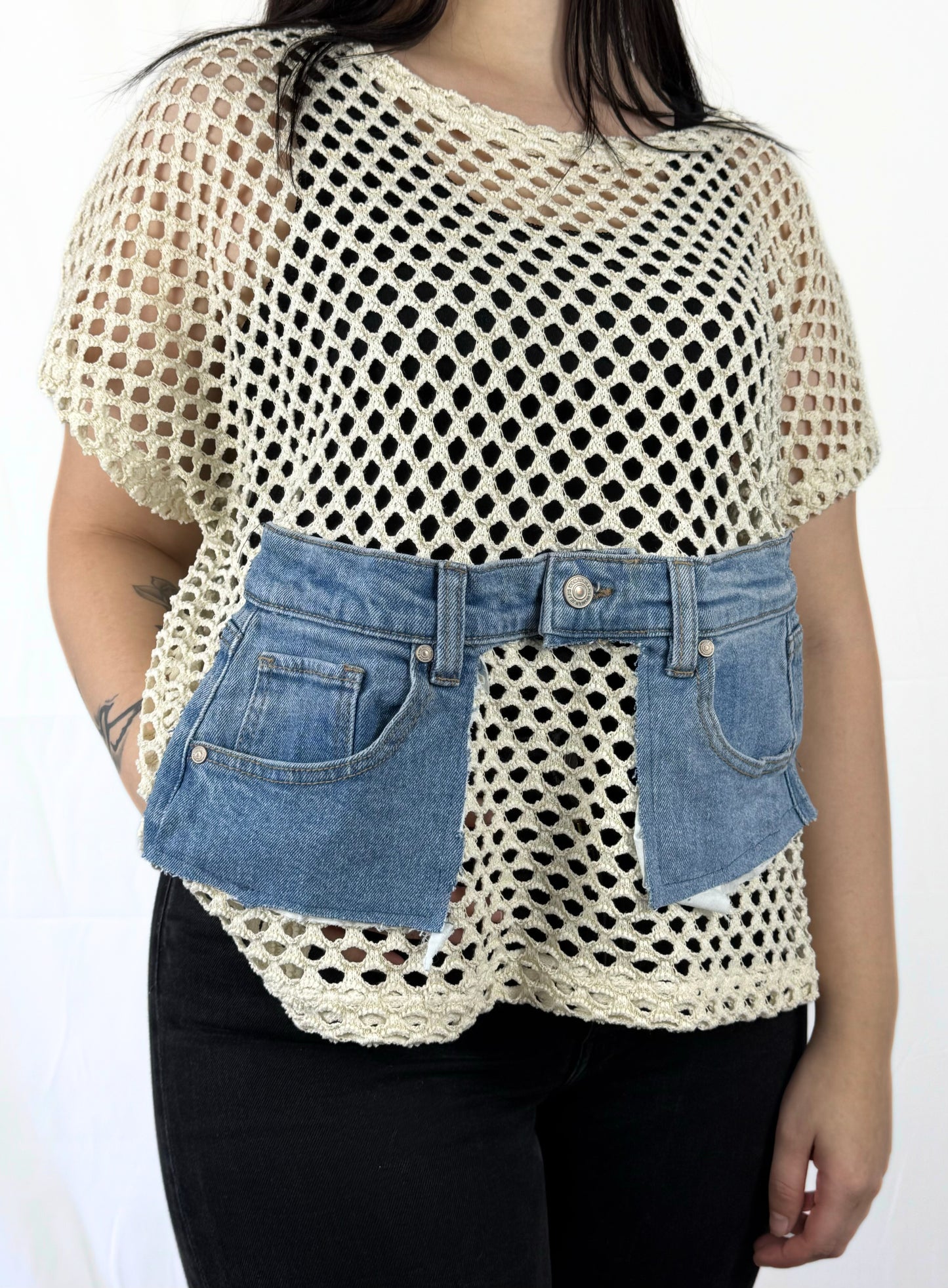 Strickpullover mit Jeansdetails – kreativer Materialmix