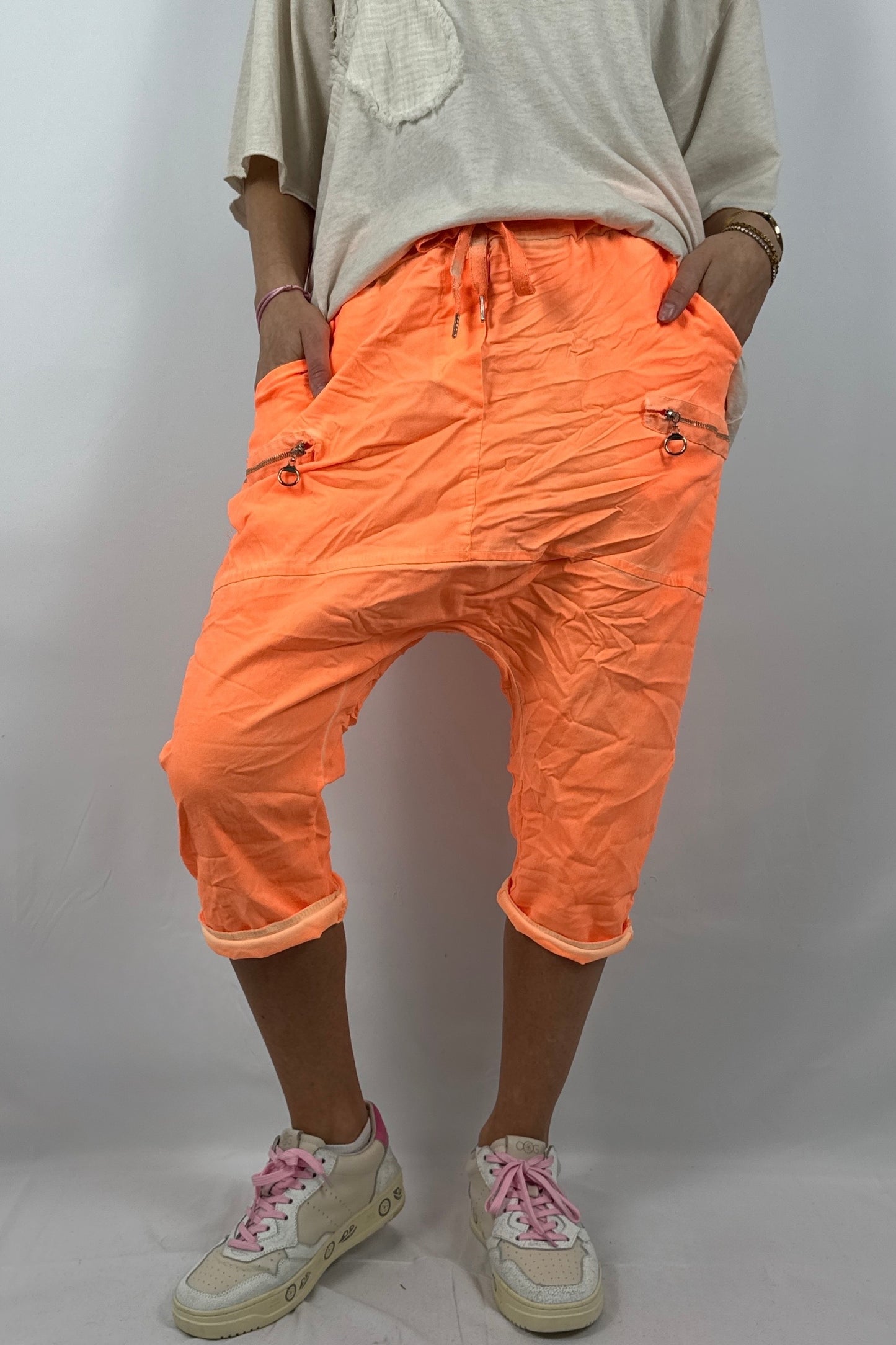 Damen Short mit Reißverschluss Details -Neon Orange