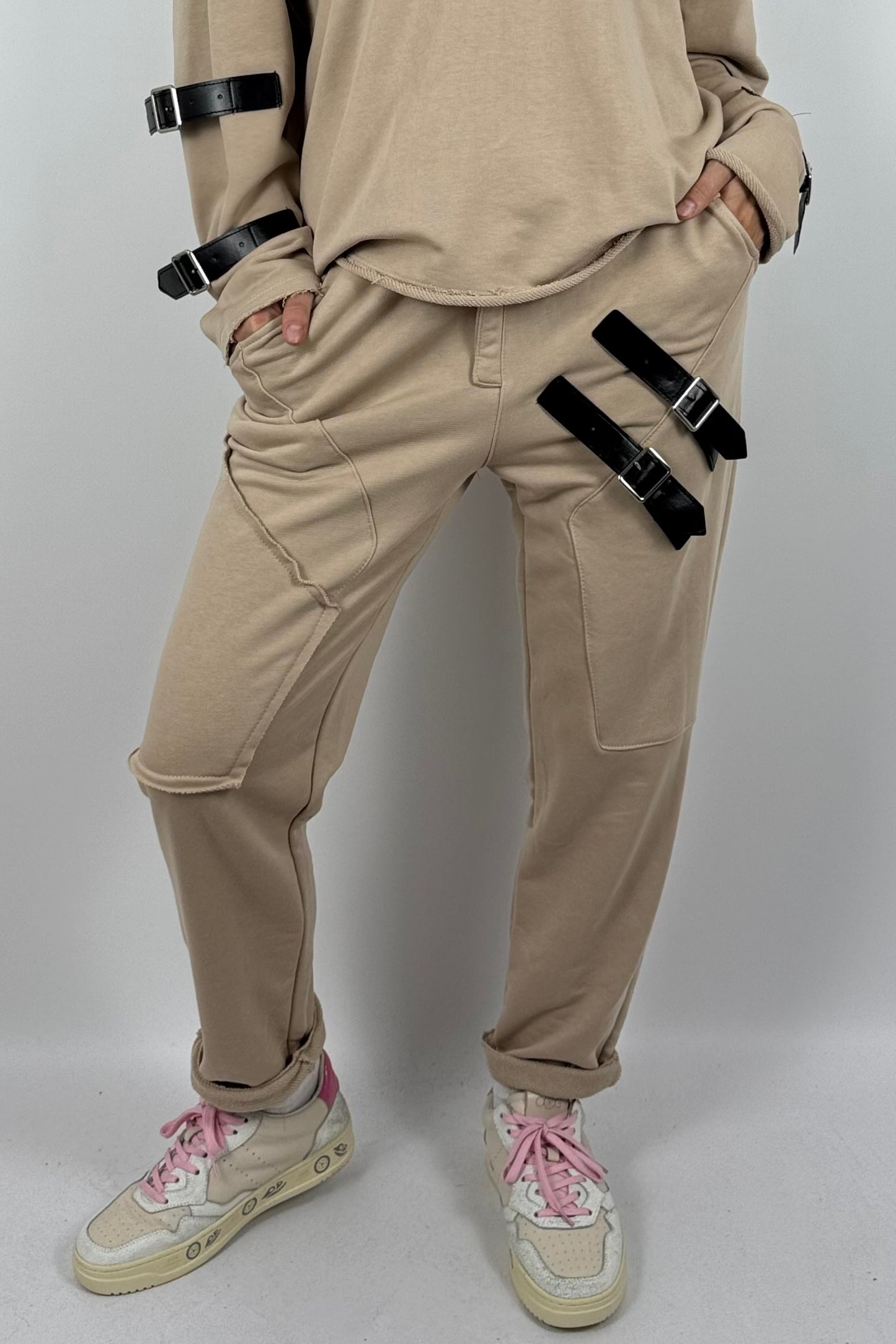 Lässige Oversize Jogginghose mit Schnallen-Details – Beige