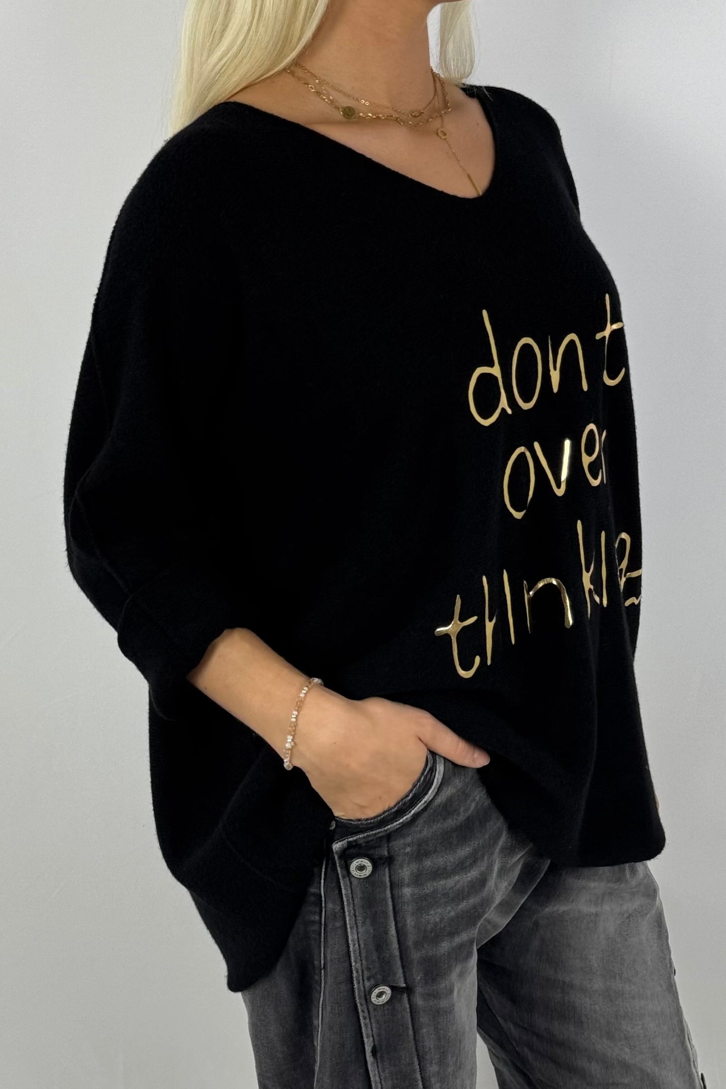 Damen Feinstrick-Pullover „Don’t Over Thinking“ – Schwarz