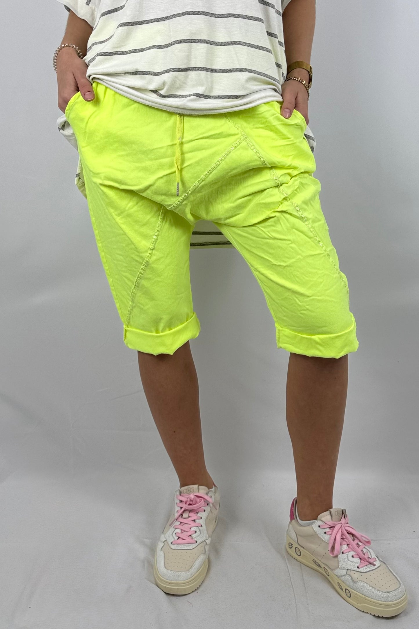 Short mit Ziernähten – Sportlicher Oversize Fit-Neon gelb