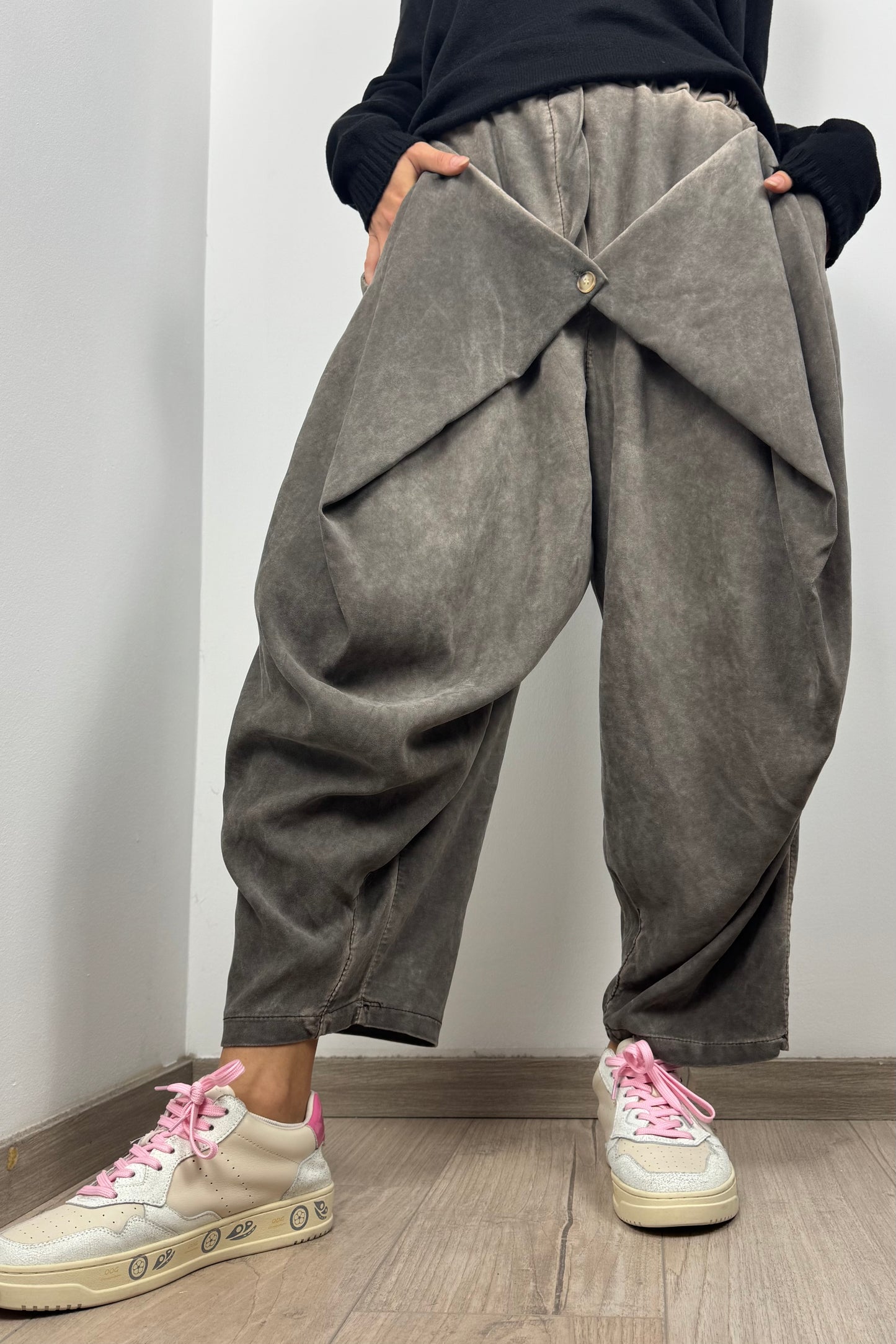 Asymmetrische Hose mit Wickeloptik –Mud