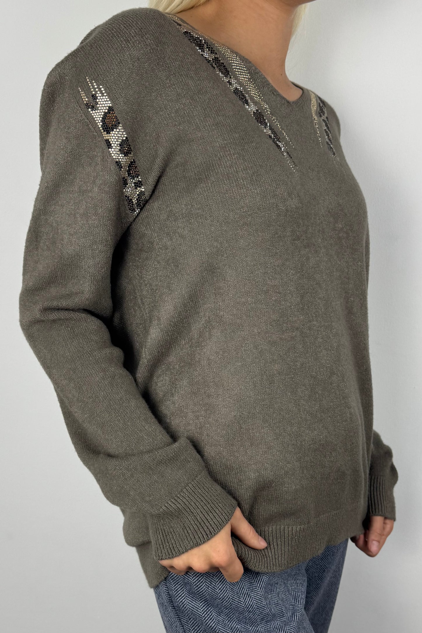 Feinstrick Pullover mit Glitzer-Details und V-Ausschnitt-Mud